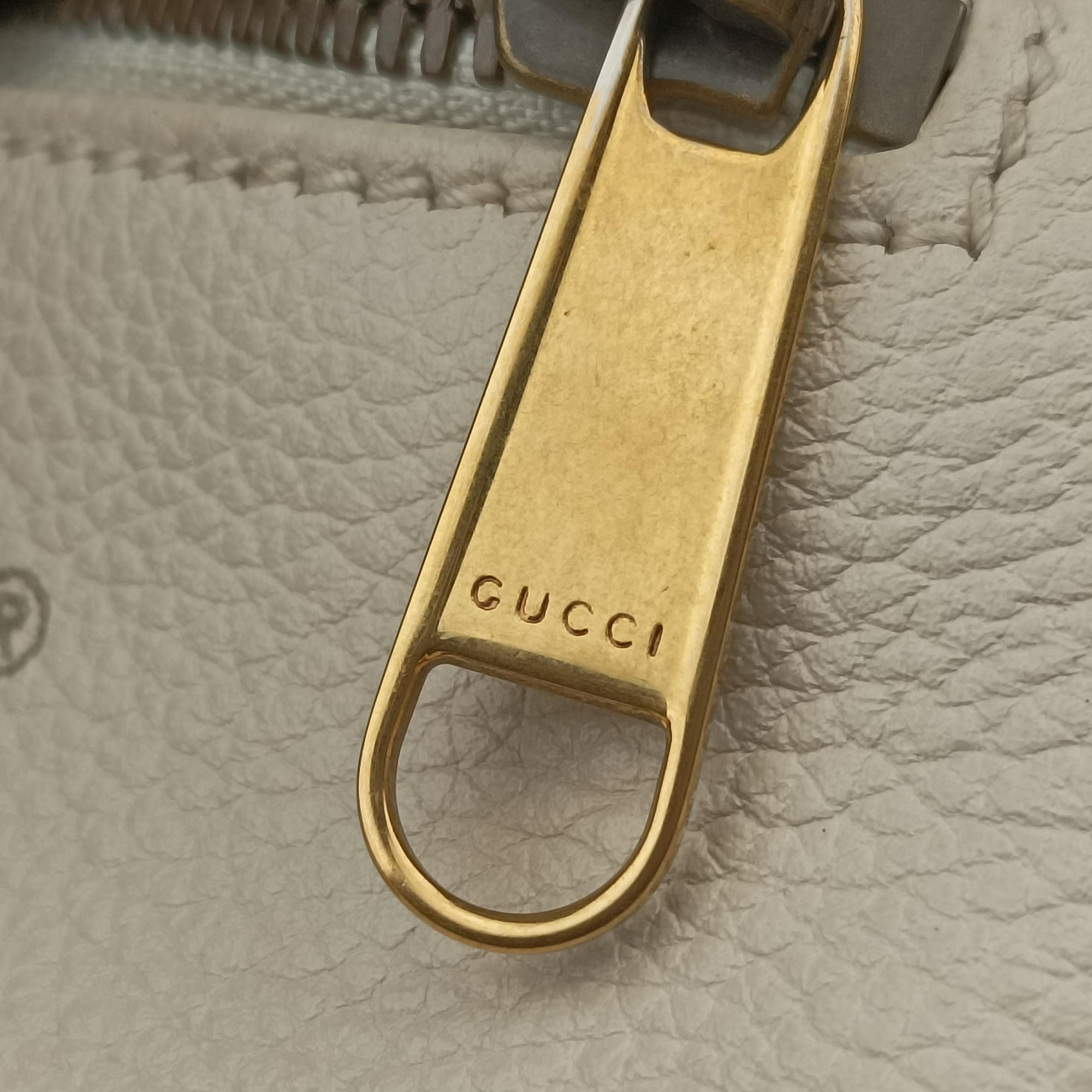 Pre-owned Gucci Print White Leather 527792 bum bag/waist bag | stylenewstar