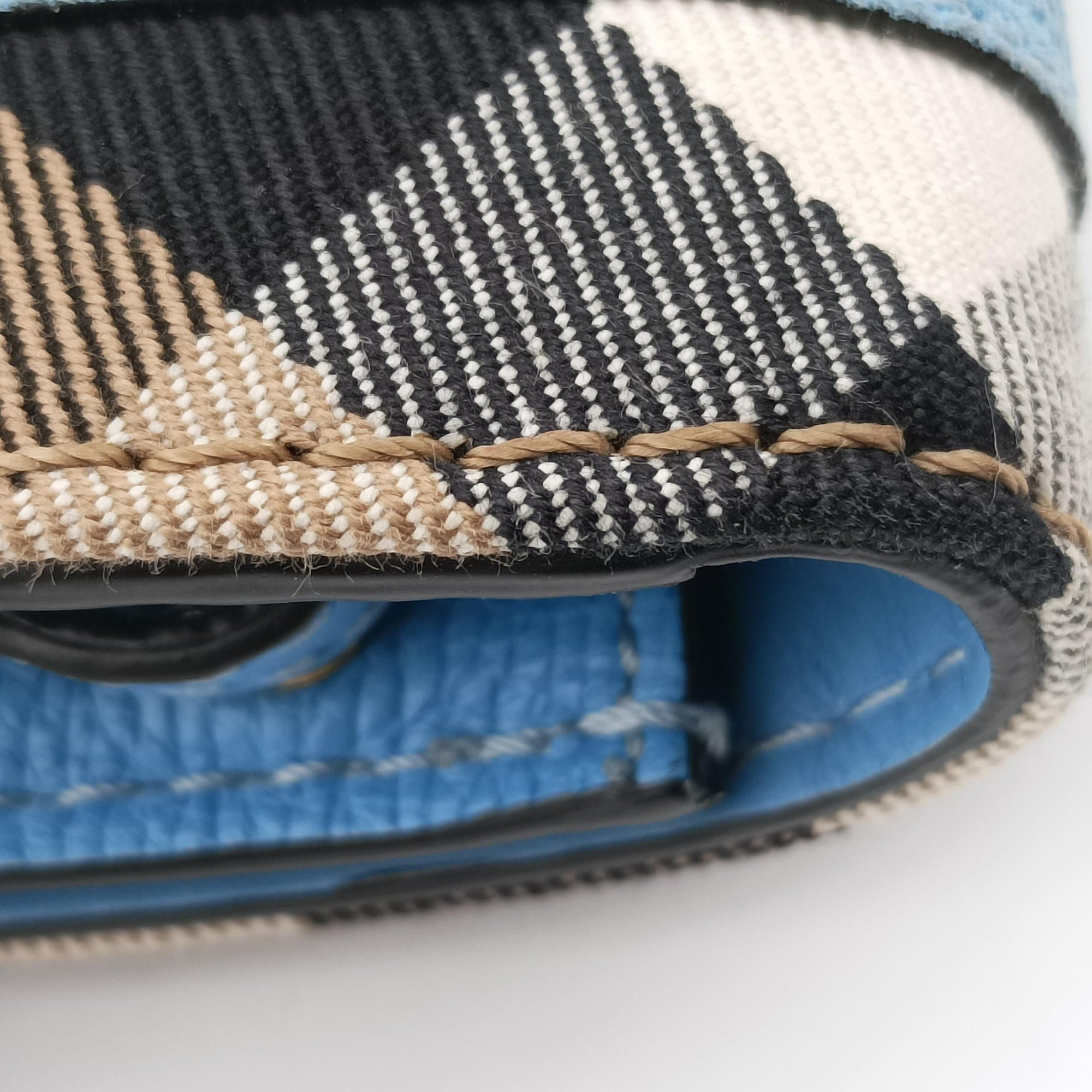 Secondhand Burberry House Check Buckle Blue × Multicolor Canvas × Leather  shoulderbag | stylenewstar