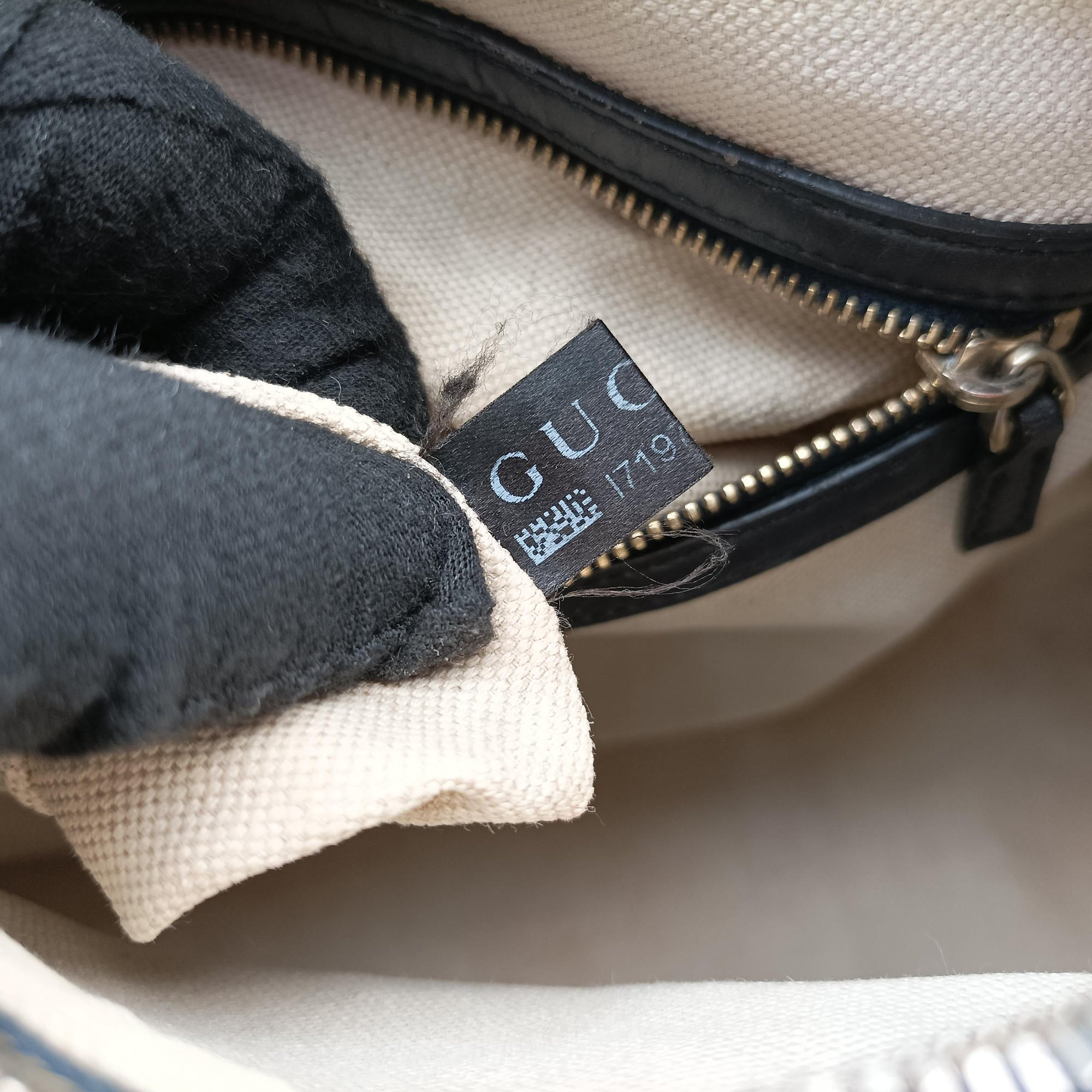 Pre-owned Gucci Sherry Line navy×red×beige canvas×leather 247205 shoulderbag | stylenewstar