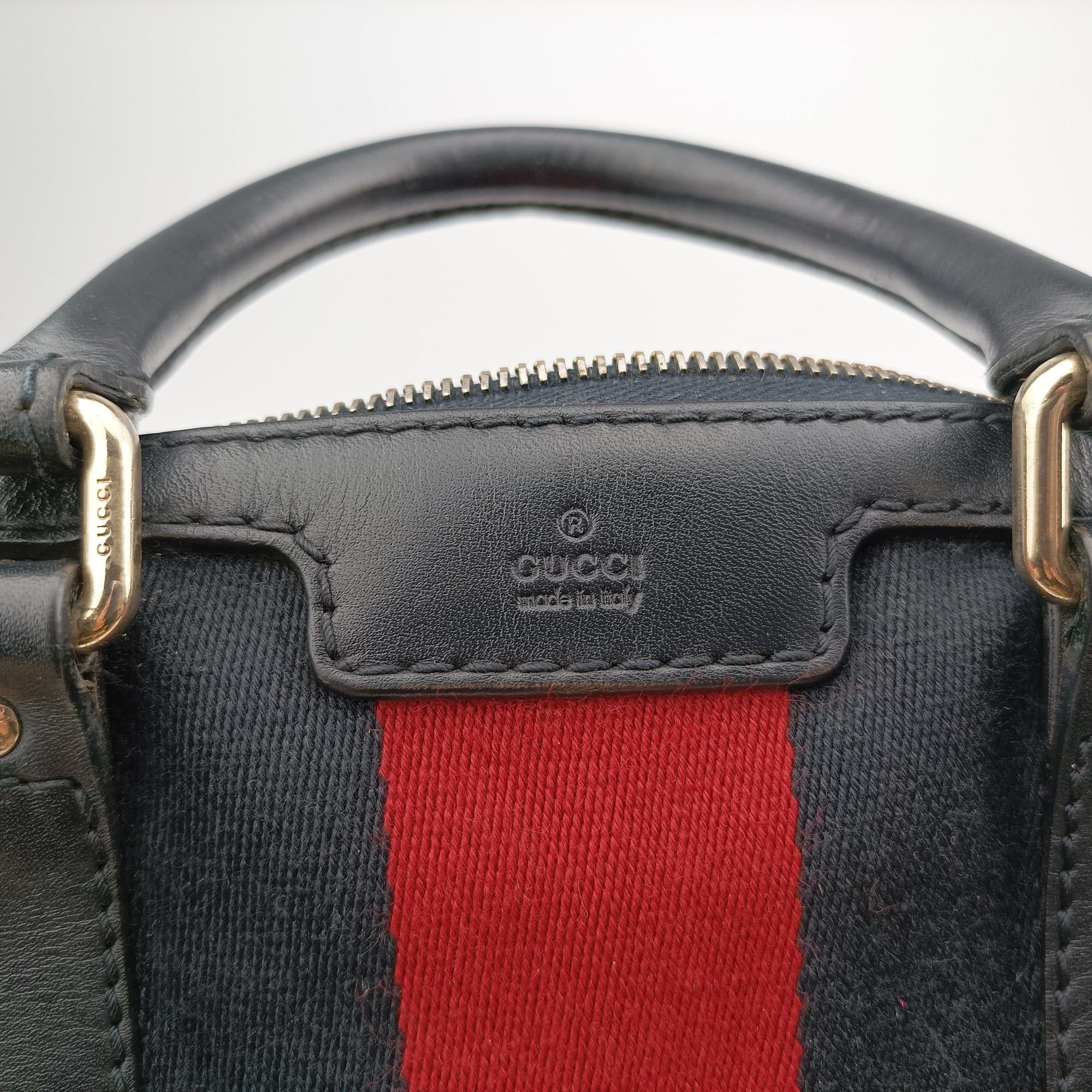 Pre-owned Gucci Sherry Line navy×red×beige canvas×leather 247205 shoulderbag | stylenewstar