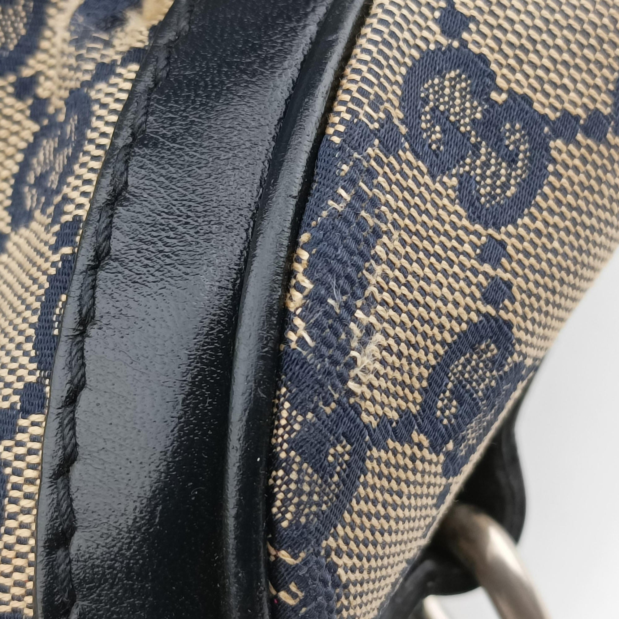 Pre-owned Gucci Sherry Line navy×red×beige canvas×leather 247205 shoulderbag | stylenewstar