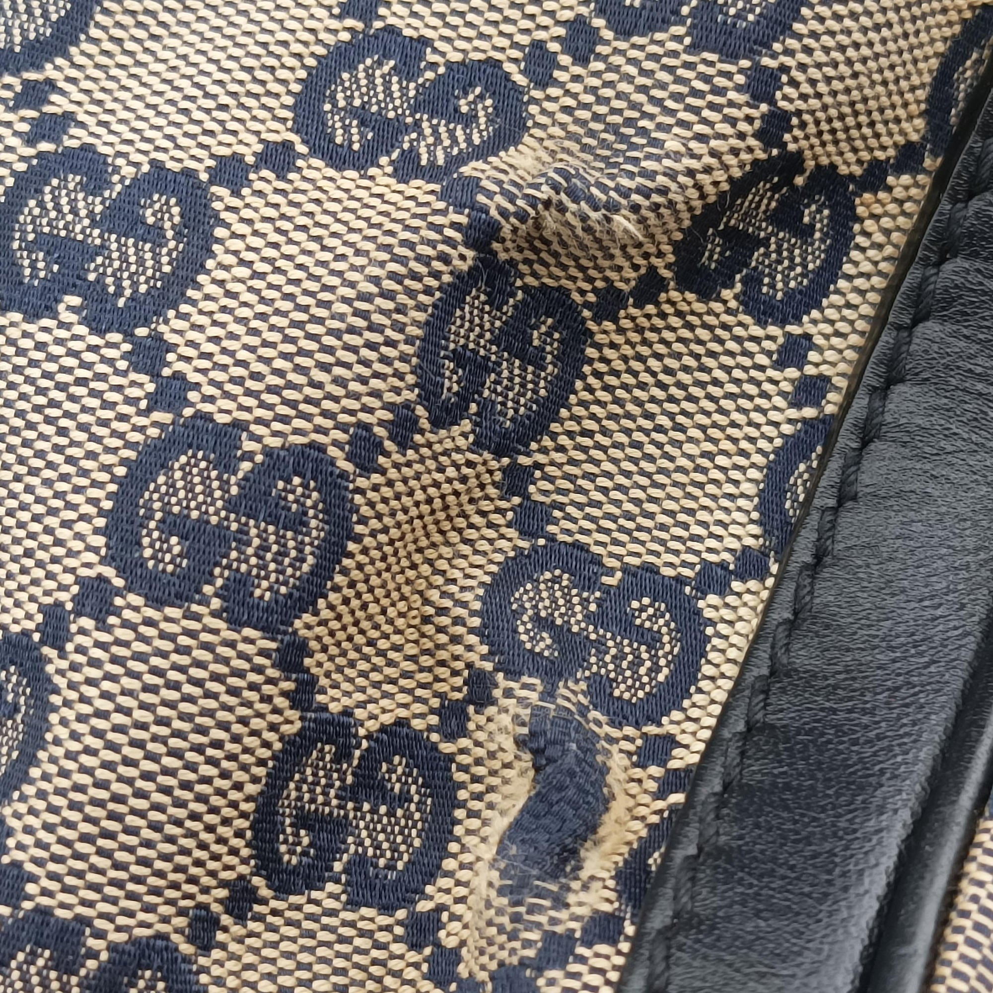 Pre-owned Gucci Sherry Line navy×red×beige canvas×leather 247205 shoulderbag | stylenewstar