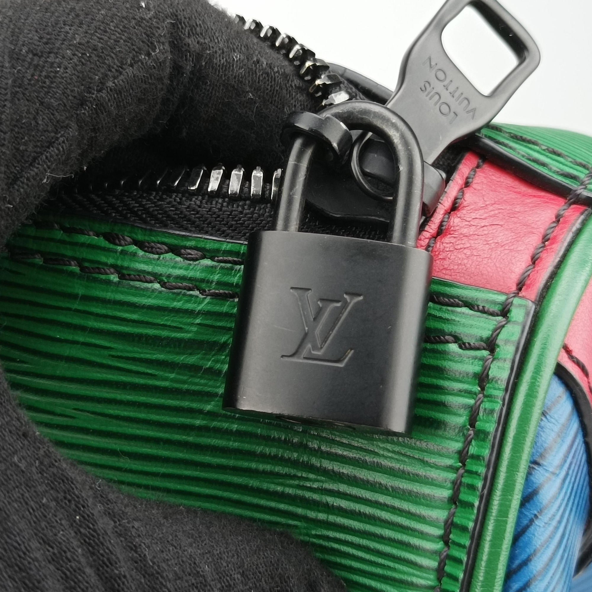 Vintage Louis Vuitton Keepall Bandouliere 50 Green × Red epi M55571 shoulderbag | stylenewstar