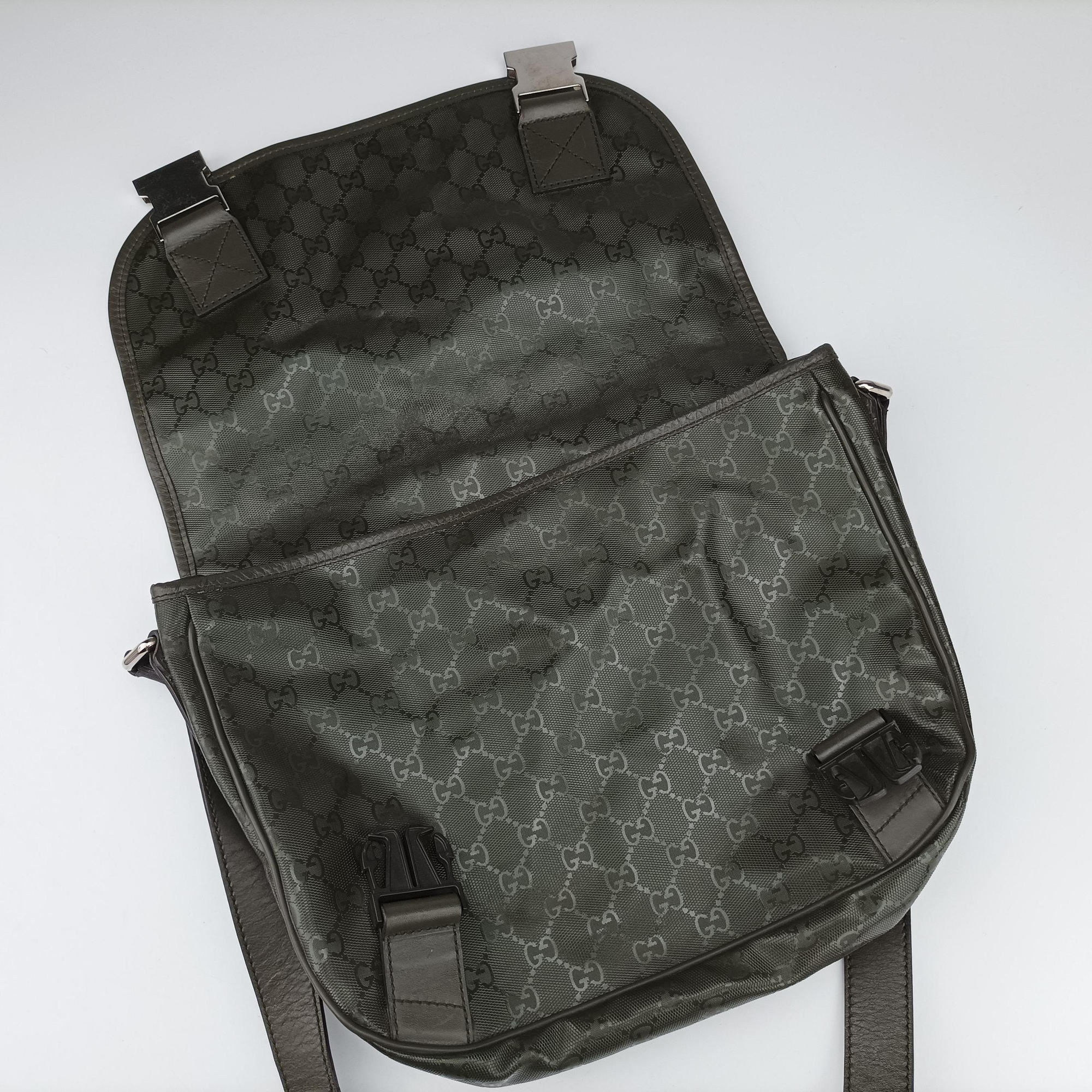 Pre-owned Gucci GG Plus Messenger Green PVC coated canvas 201732 shoulderbag | stylenewstar