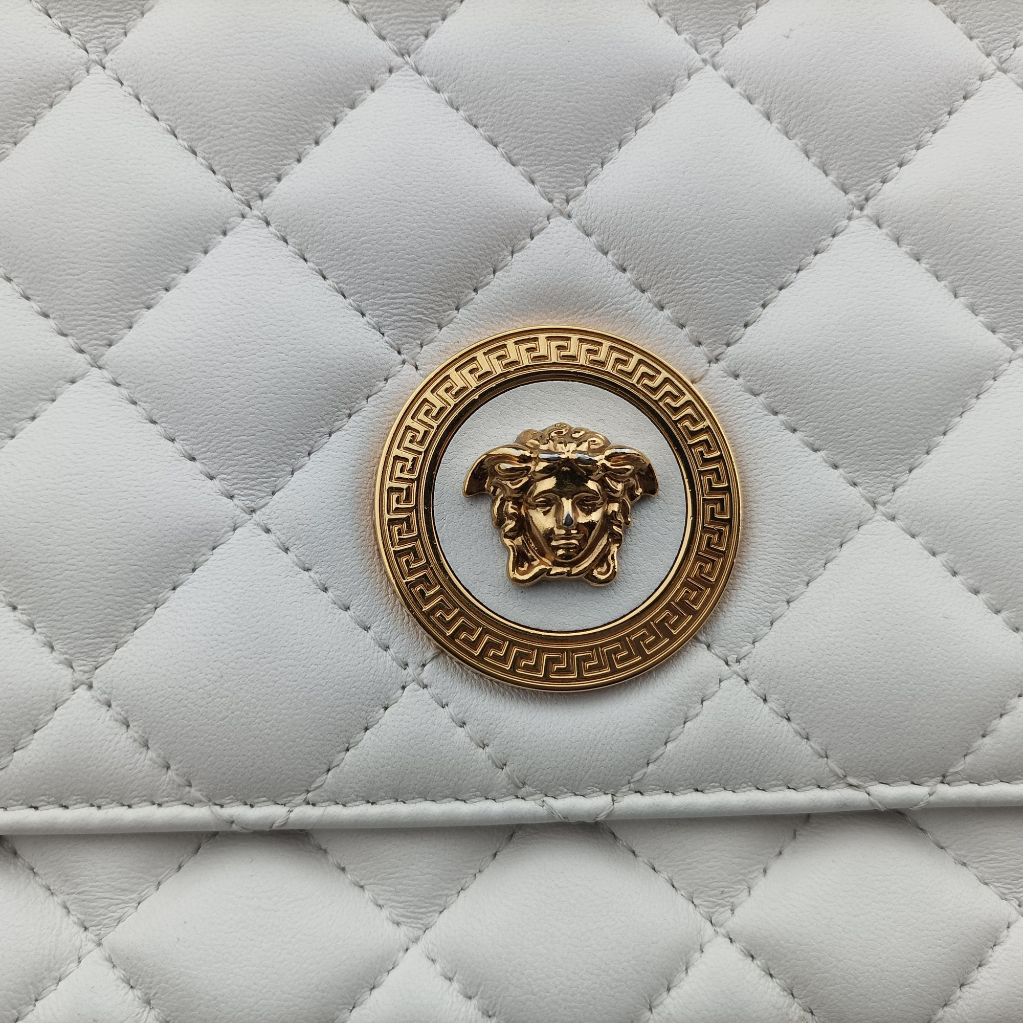 Vintage VERSACE Medusa White Leather  shoulderbag | stylenewstar