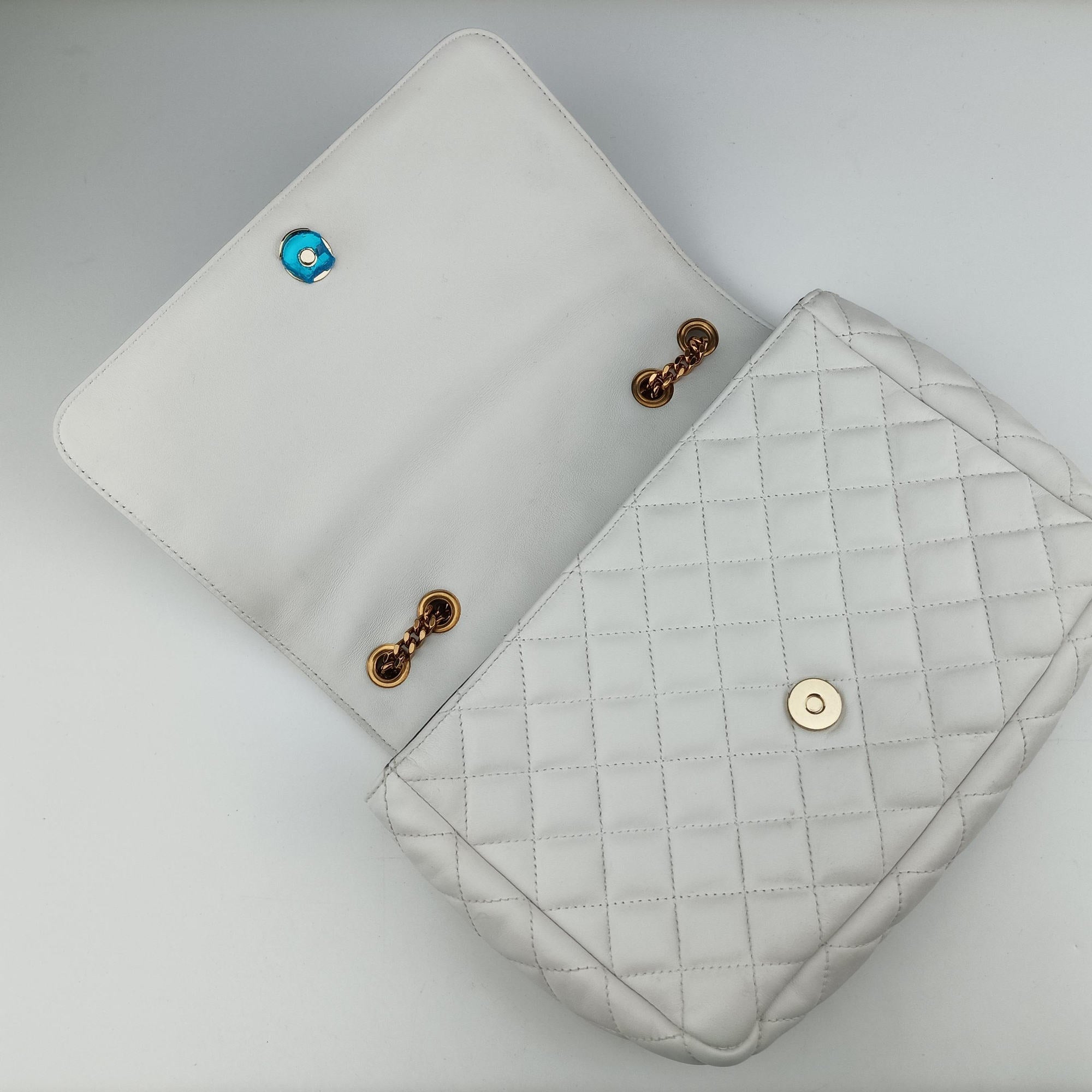 Vintage VERSACE Medusa White Leather  shoulderbag | stylenewstar