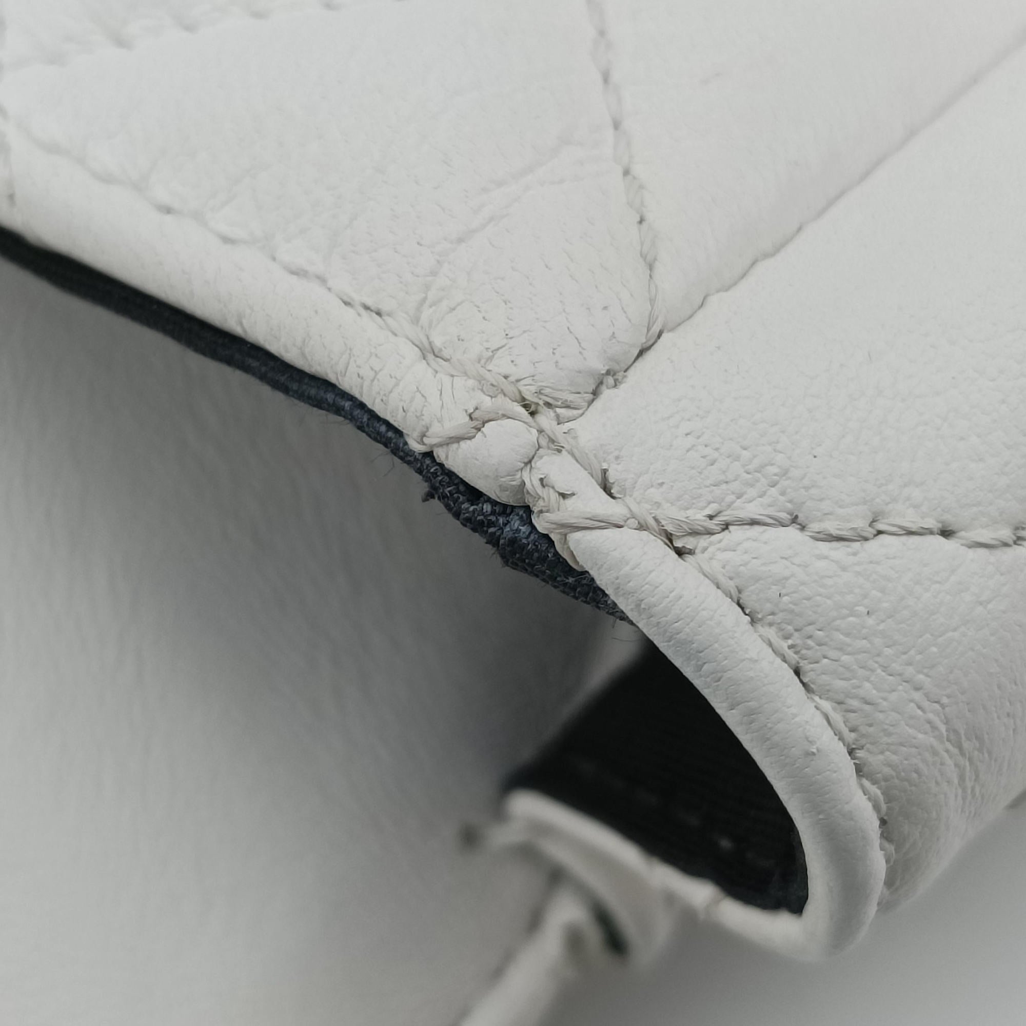 Vintage VERSACE Medusa White Leather  shoulderbag | stylenewstar