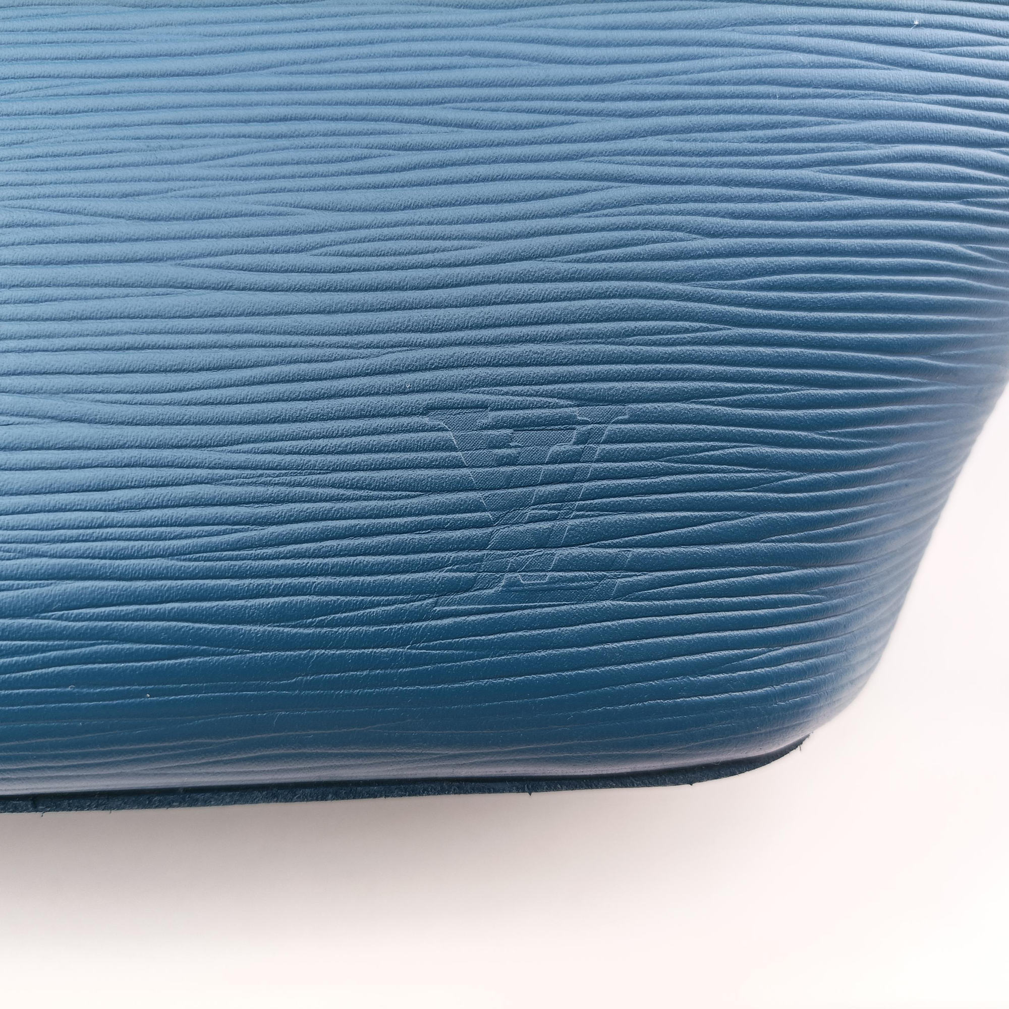 Vintage Louis Vuitton Neverfull MM Cyan Epi M40930 shoulderbag | stylenewstar