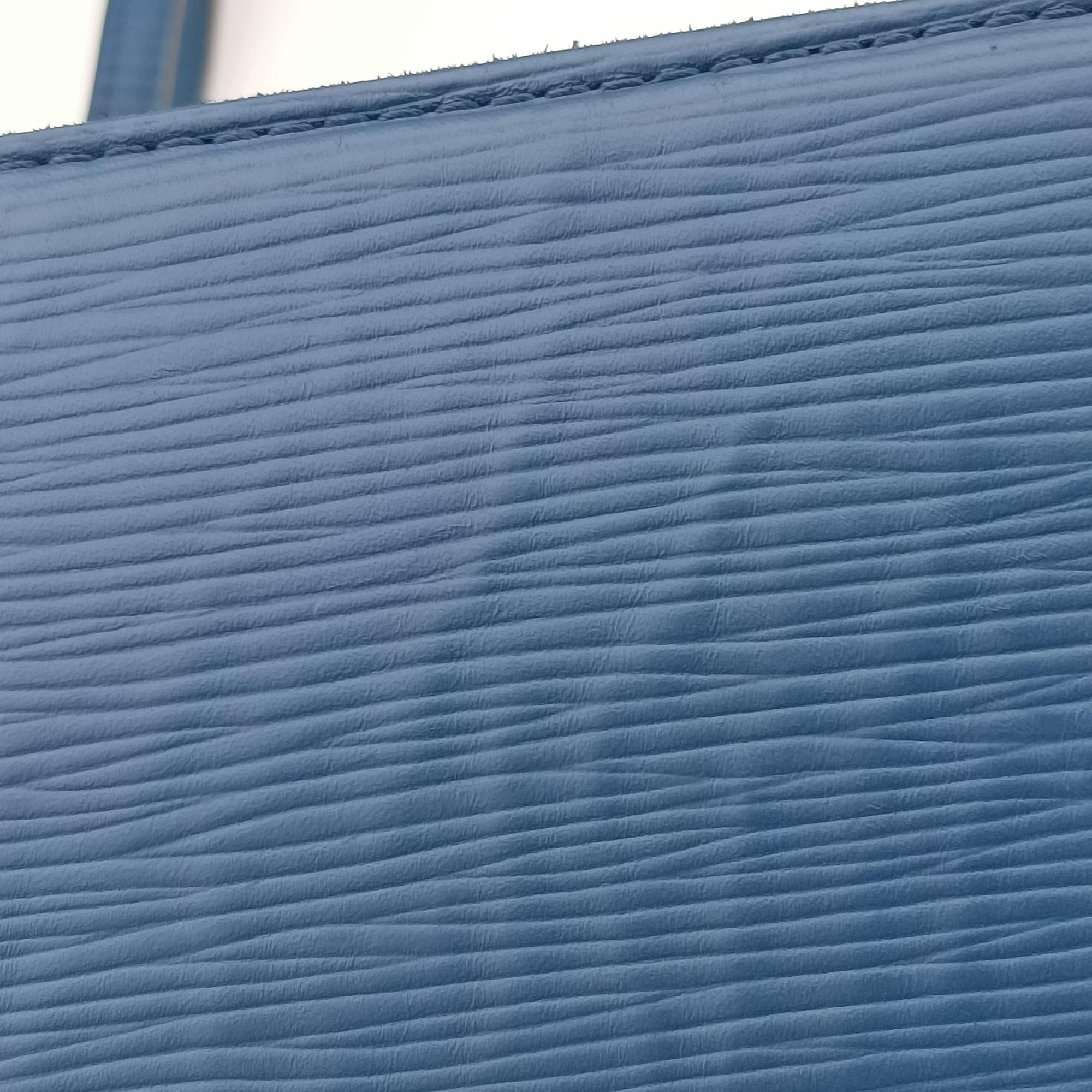 Vintage Louis Vuitton Neverfull MM Cyan Epi M40930 shoulderbag | stylenewstar