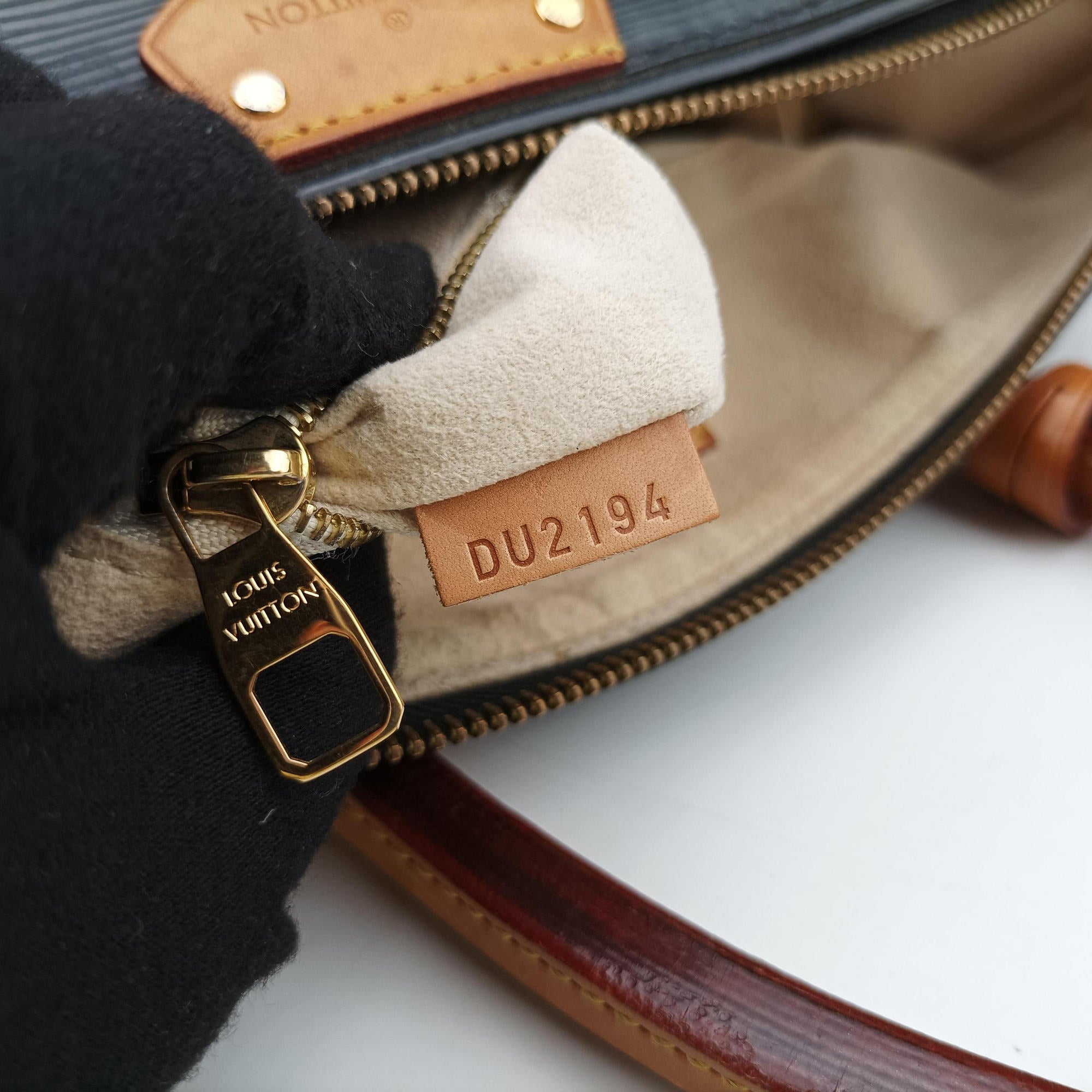 Pre-owned Louis Vuitton Dock PM Noir epi M93245 shoulderbag | stylenewstar