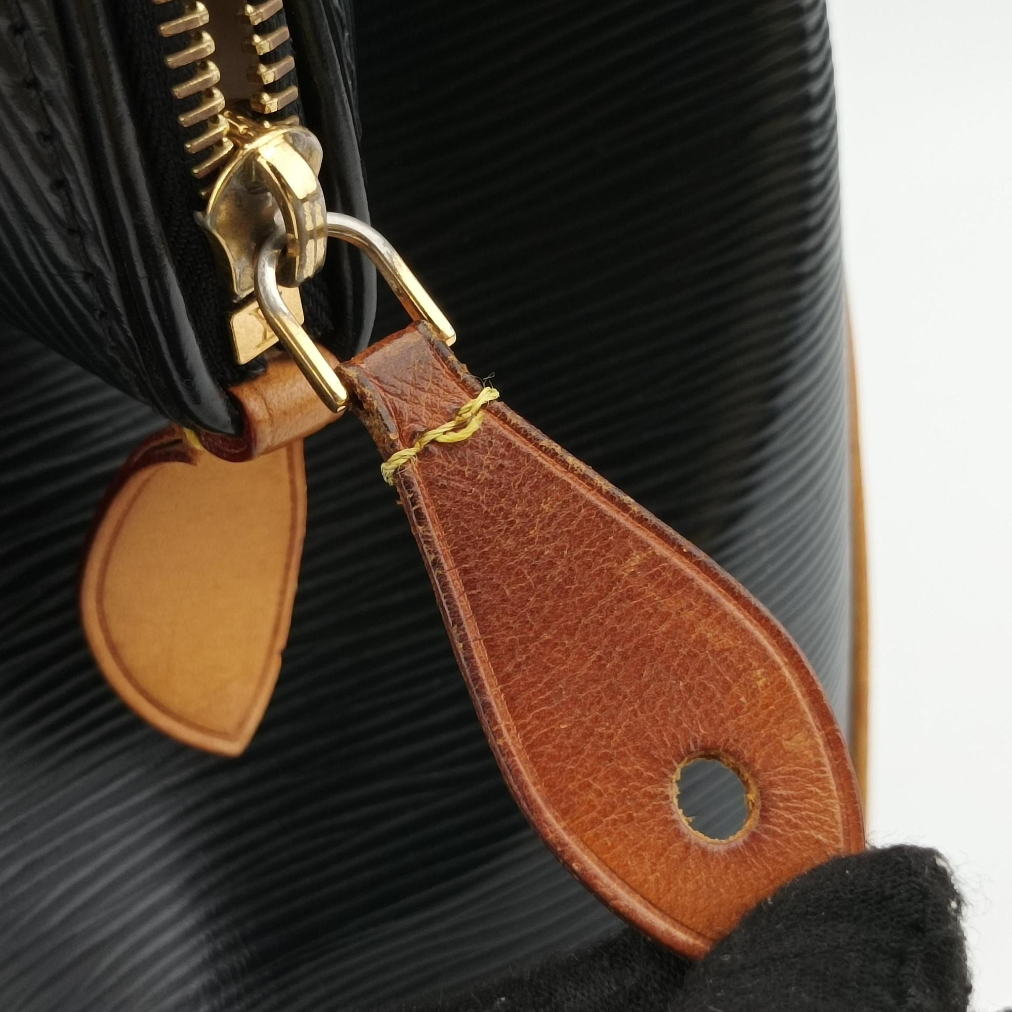 Pre-owned Louis Vuitton Dock PM Noir epi M93245 shoulderbag | stylenewstar