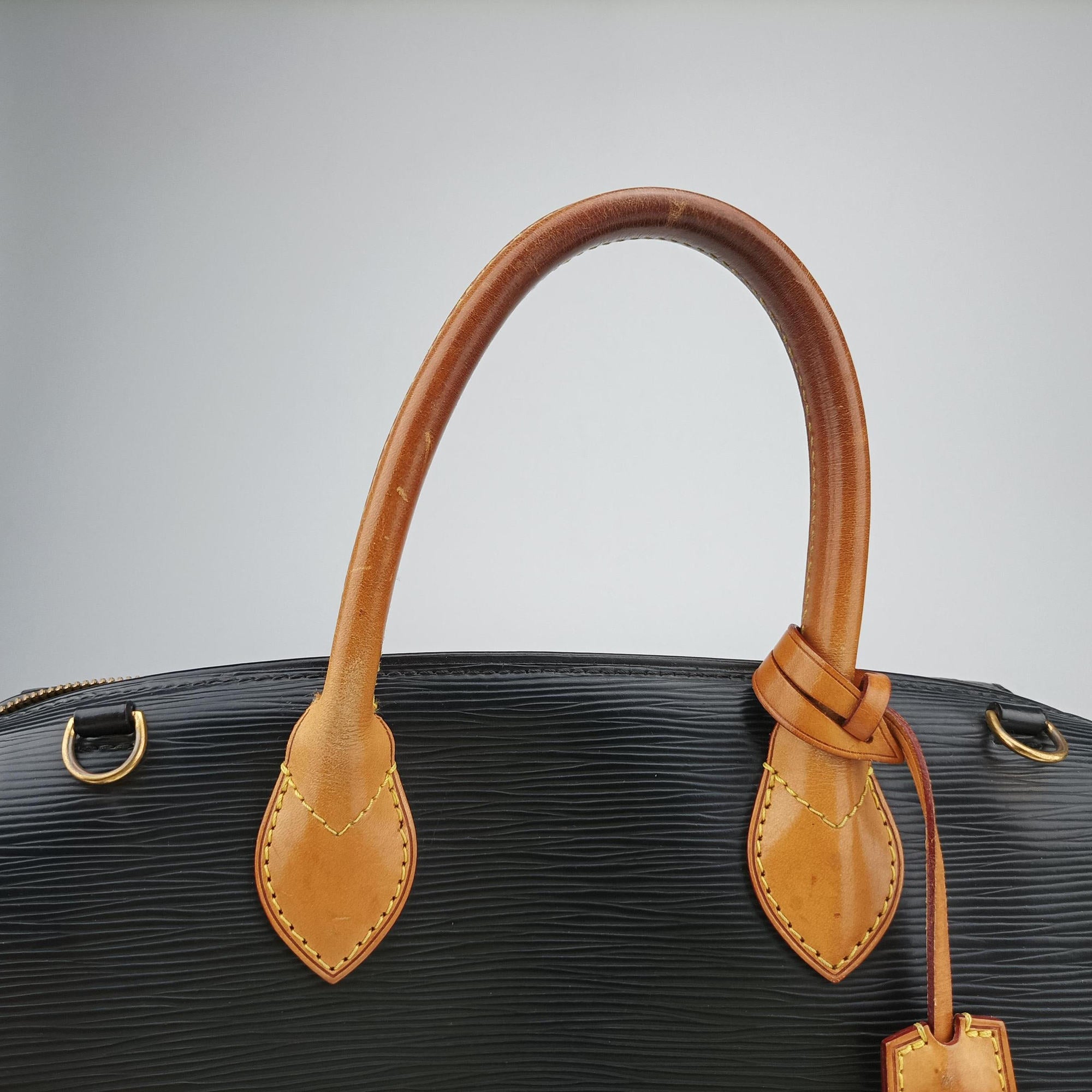 Pre-owned Louis Vuitton Dock PM Noir epi M93245 shoulderbag | stylenewstar
