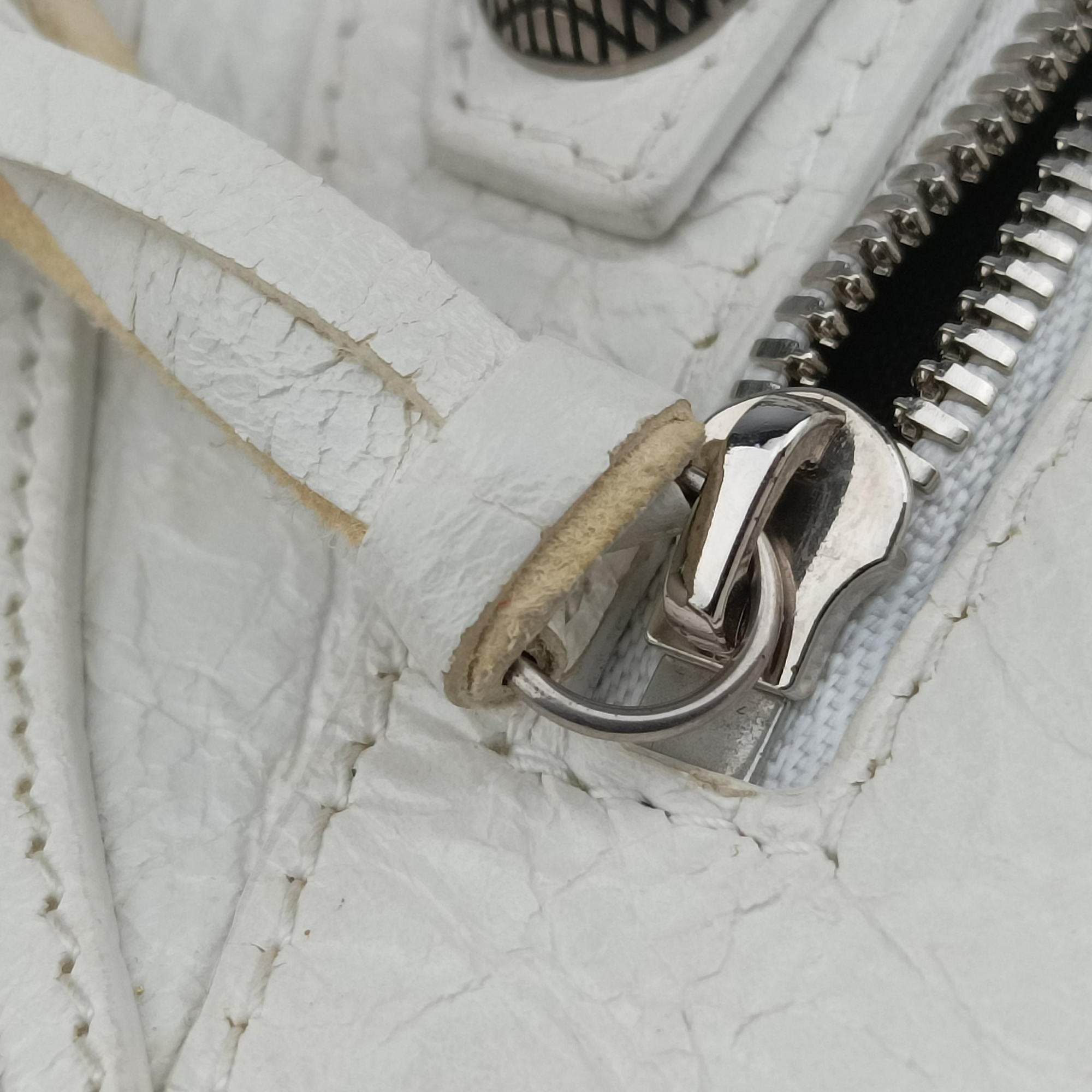 Vintage Balenciaga Le Cagole Heart Mini White lambskin  shoulderbag | stylenewstar