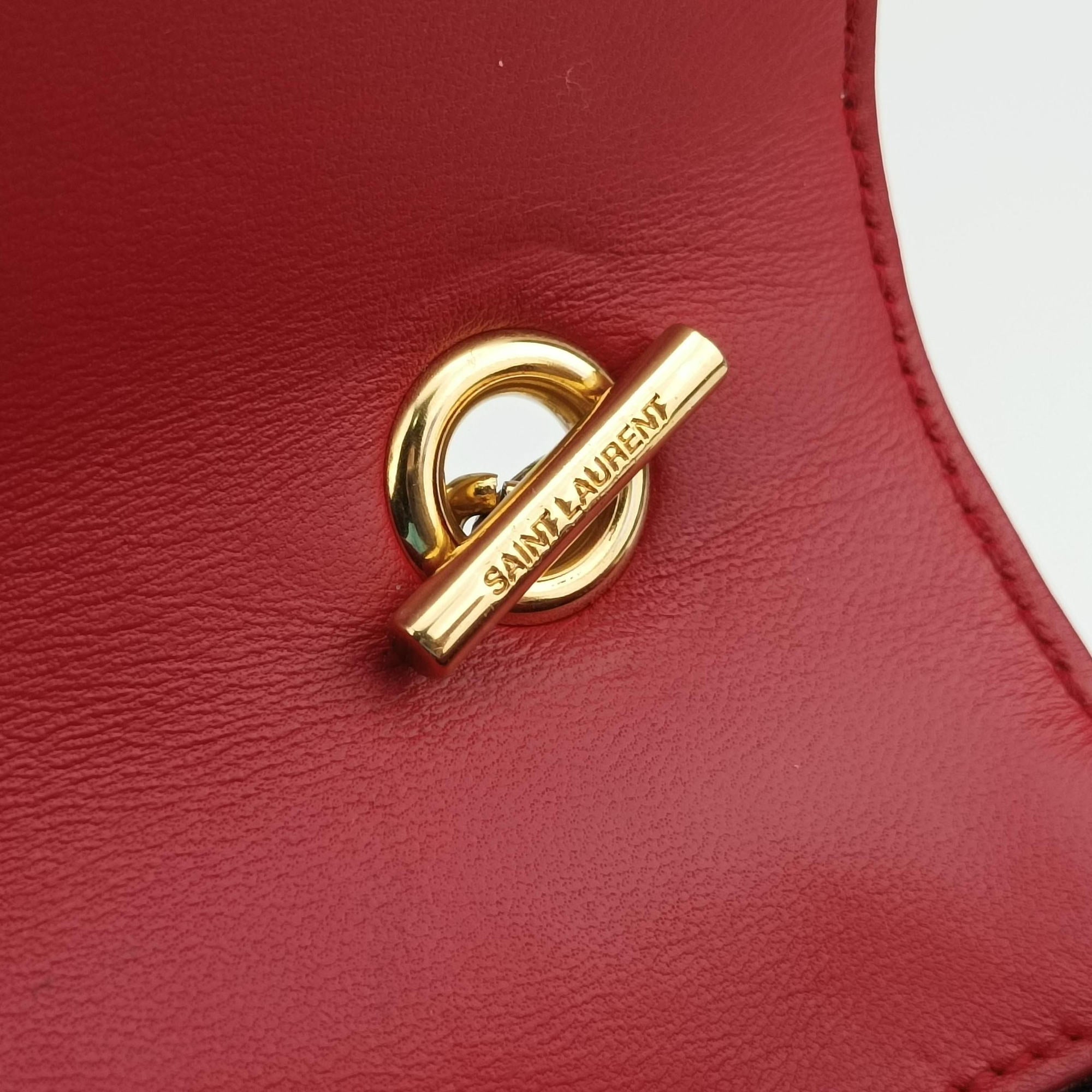 Pre-owned Yves Saint Laurent Baby Chai Red Leather 399289 shoulderbag | stylenewstar