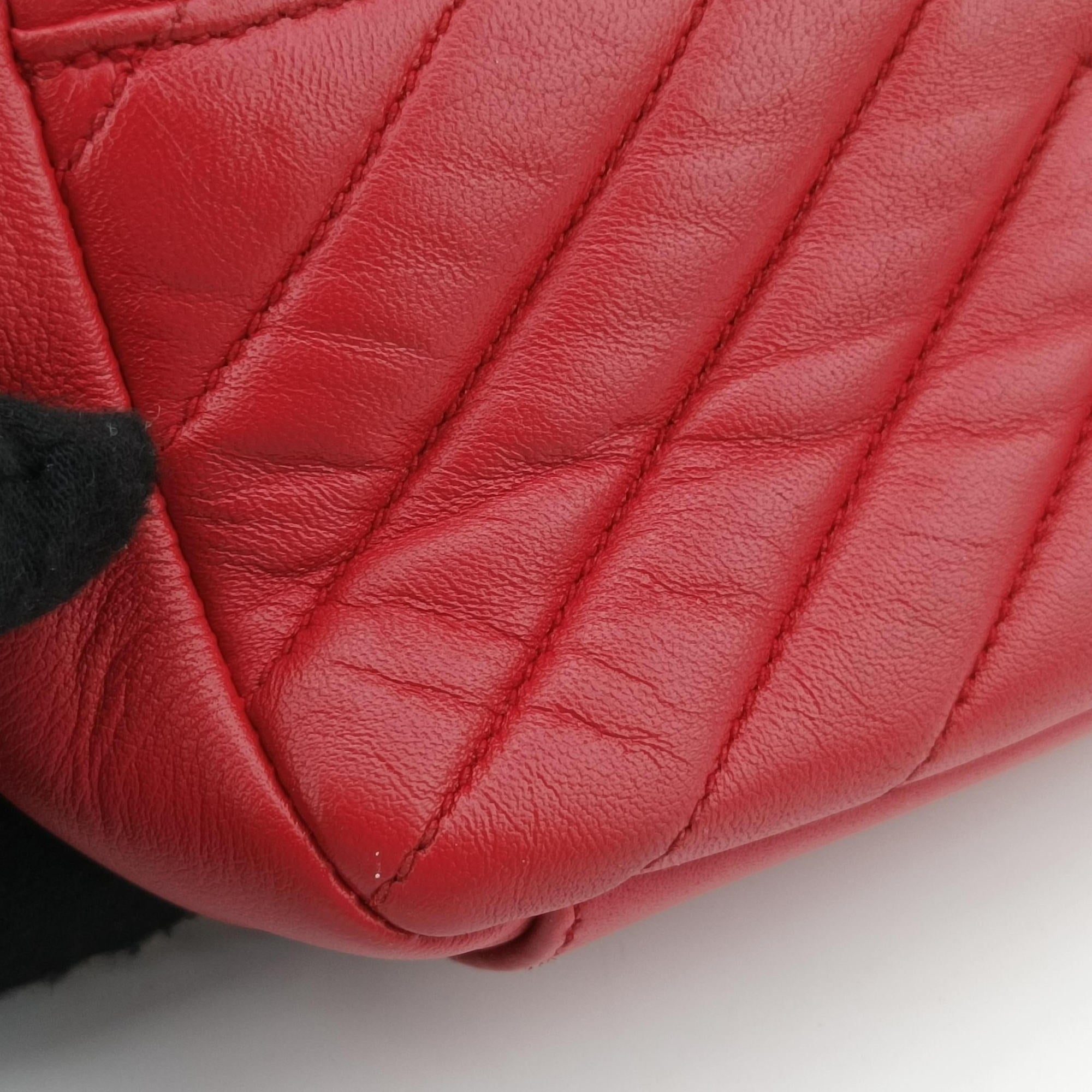 Pre-owned Yves Saint Laurent Baby Chai Red Leather 399289 shoulderbag | stylenewstar