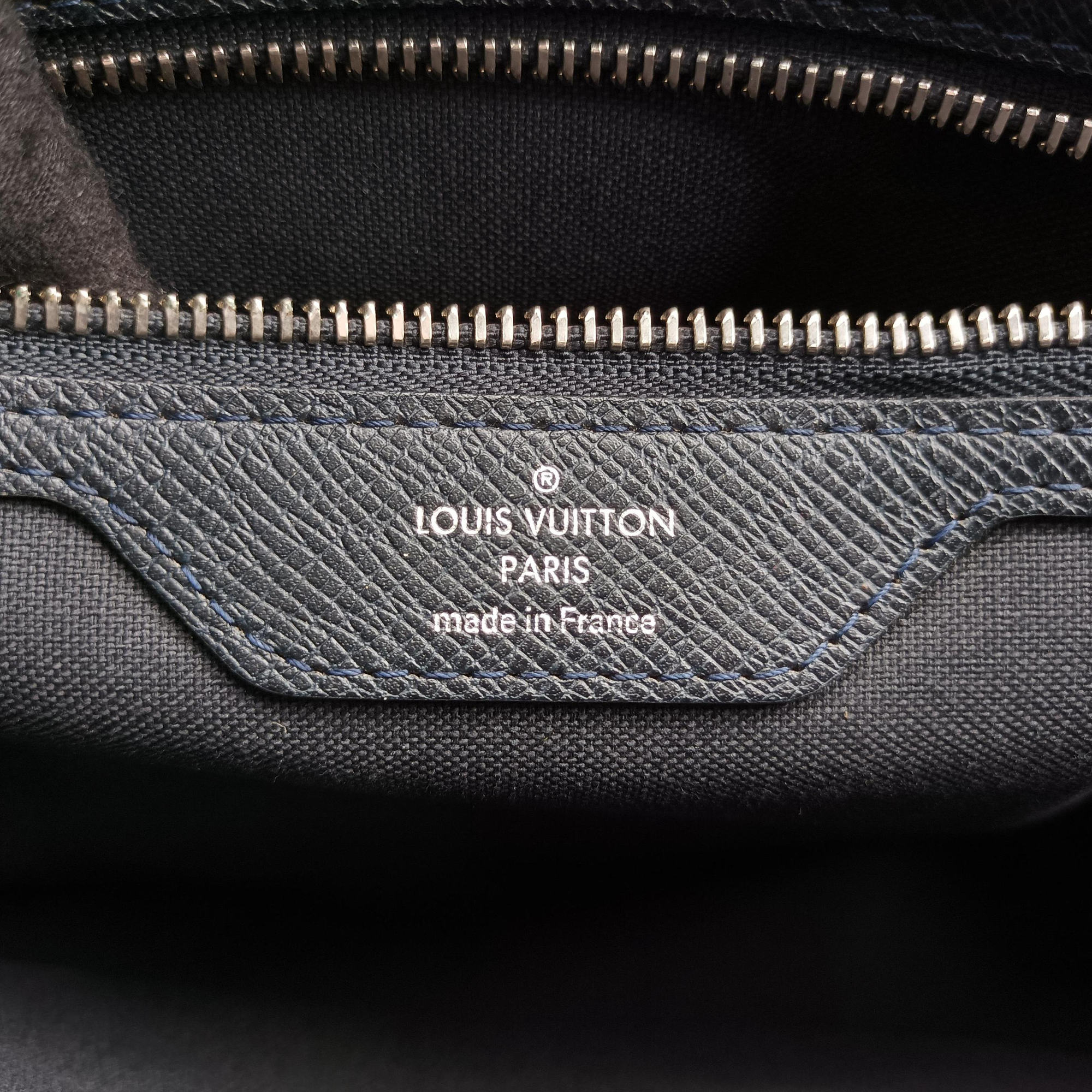 Vintage Louis Vuitton Roman MM Navy Taiga M32682 shoulderbag | stylenewstar