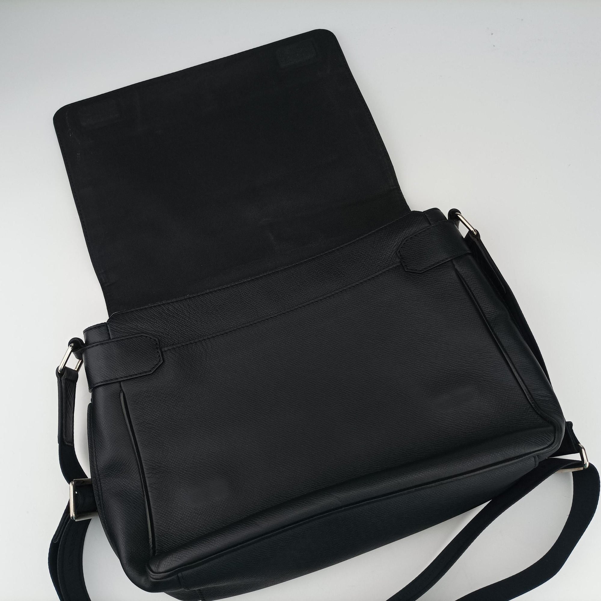 Vintage Louis Vuitton Roman MM Navy Taiga M32682 shoulderbag | stylenewstar