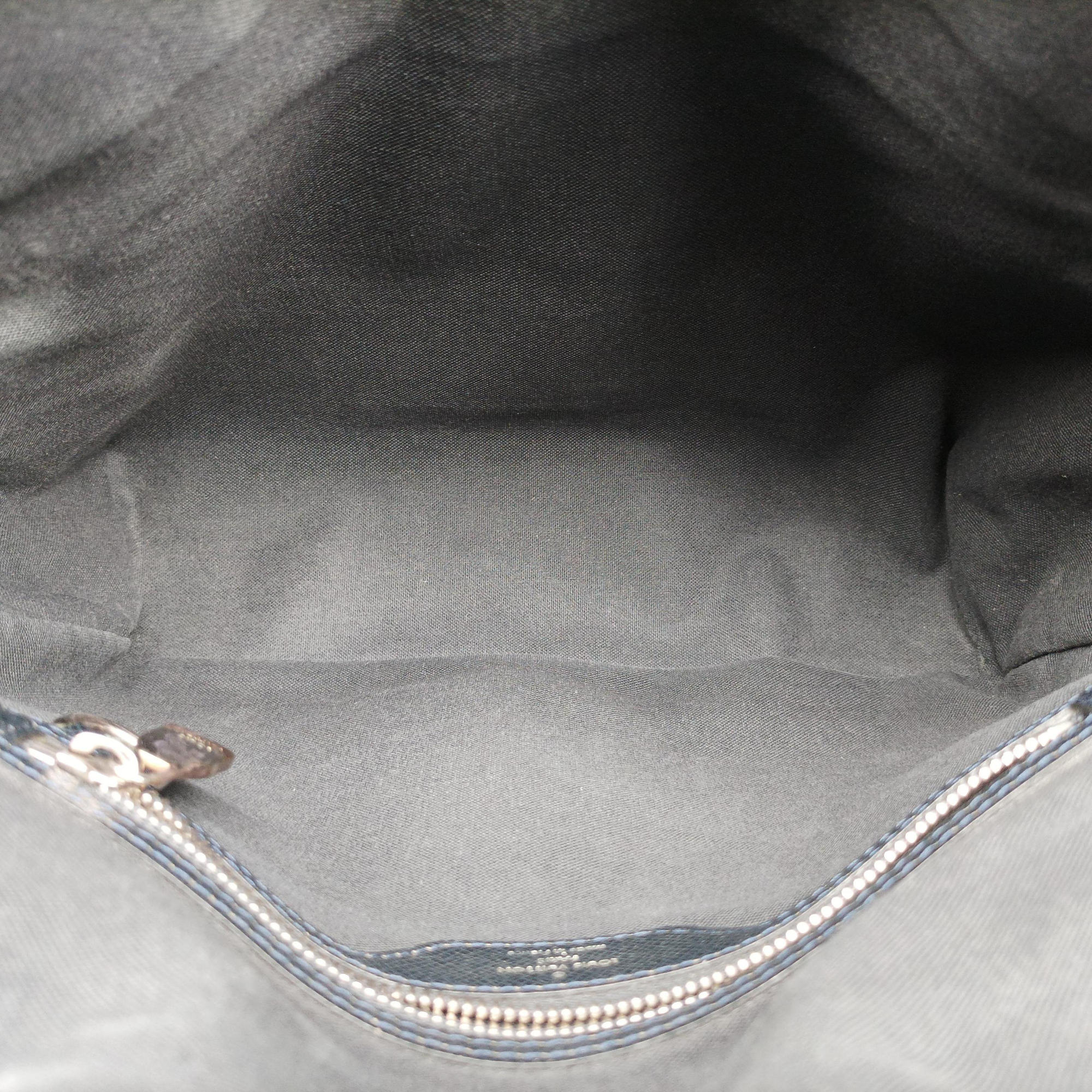 Vintage Louis Vuitton Roman MM Navy Taiga M32682 shoulderbag | stylenewstar