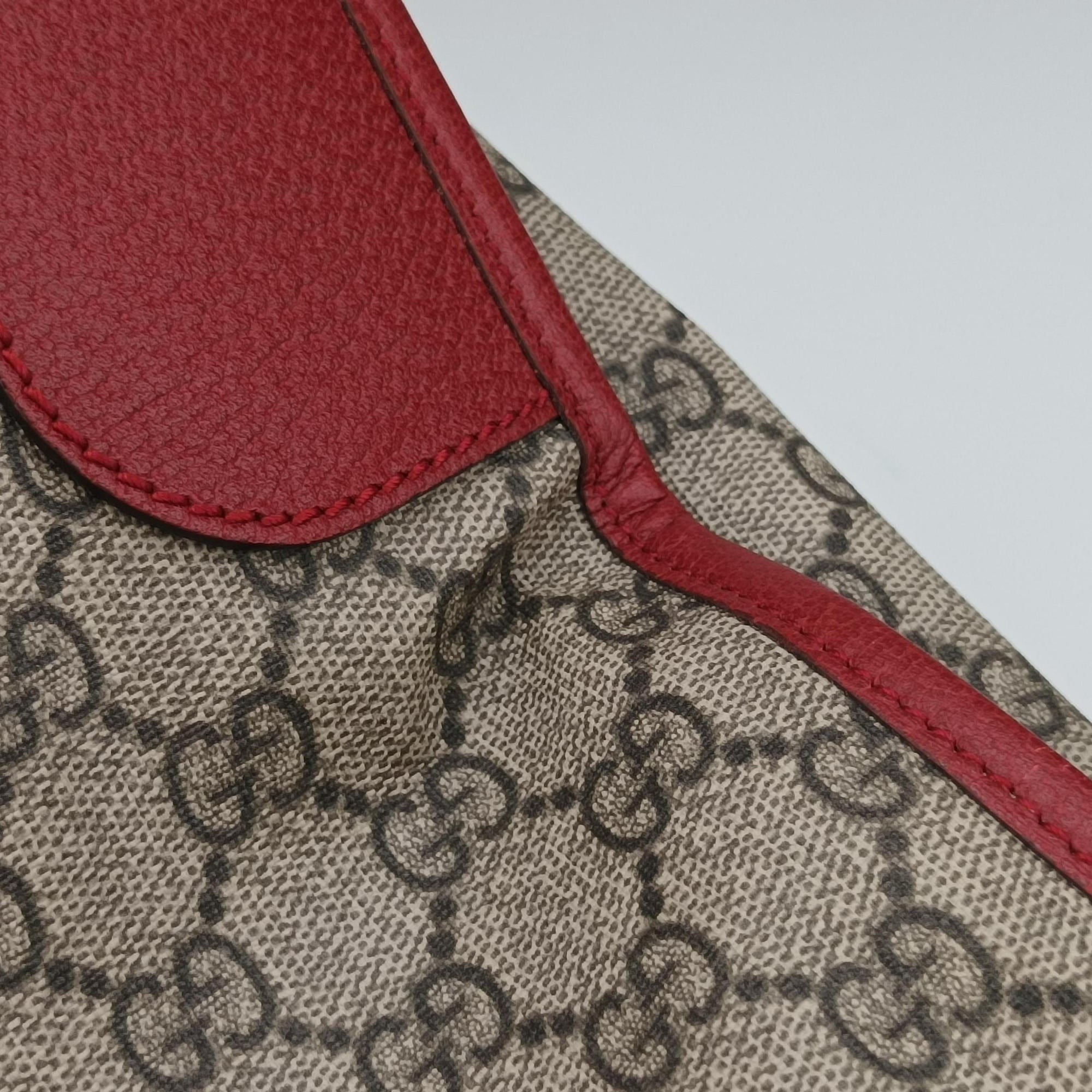 Pre-owned Gucci Soft GG Supreme Courrier Duffle Beige × Red PVC coated canvas×Leather 459311 shoulderbag | stylenewstar