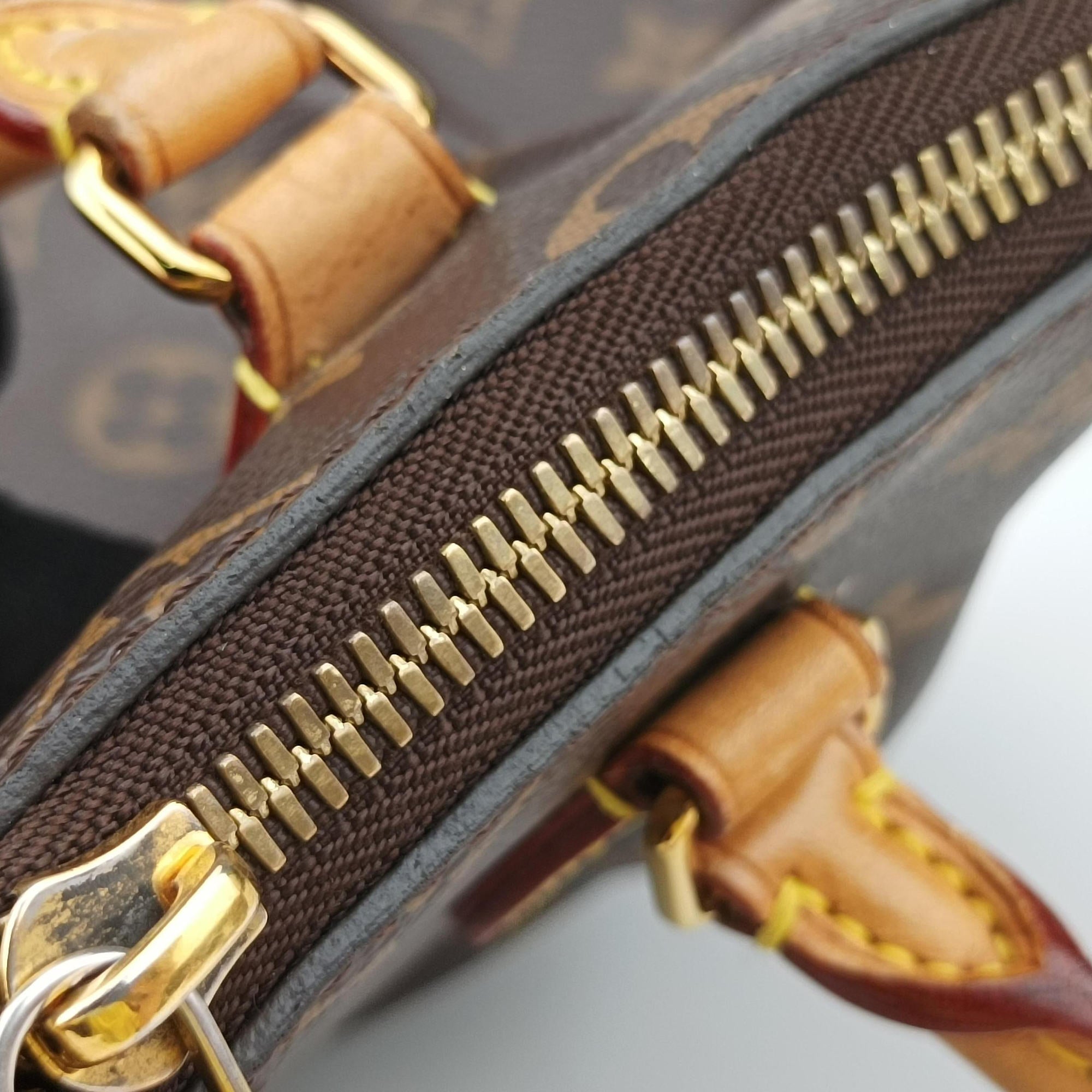 Secondhand Louis Vuitton TURENNE MM Brown Monogram Canvas M48814 shoulderbag | stylenewstar