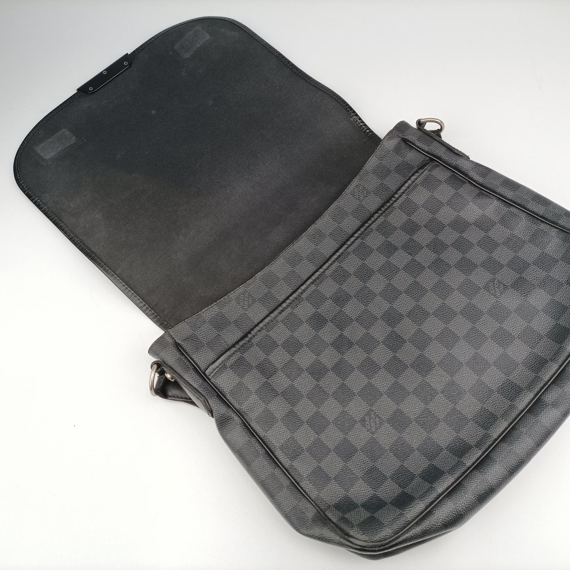 Pre-owned Louis Vuitton DANIEL MM Noir Damier Graphite N58029 shoulderbag | stylenewstar