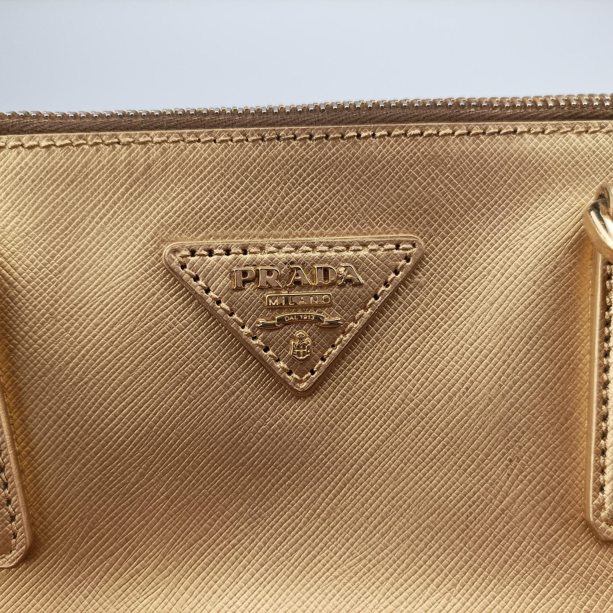 Pre-owned Prada Galleria Golden SAFFIANO Leather BN2274 shoulderbag | stylenewstar