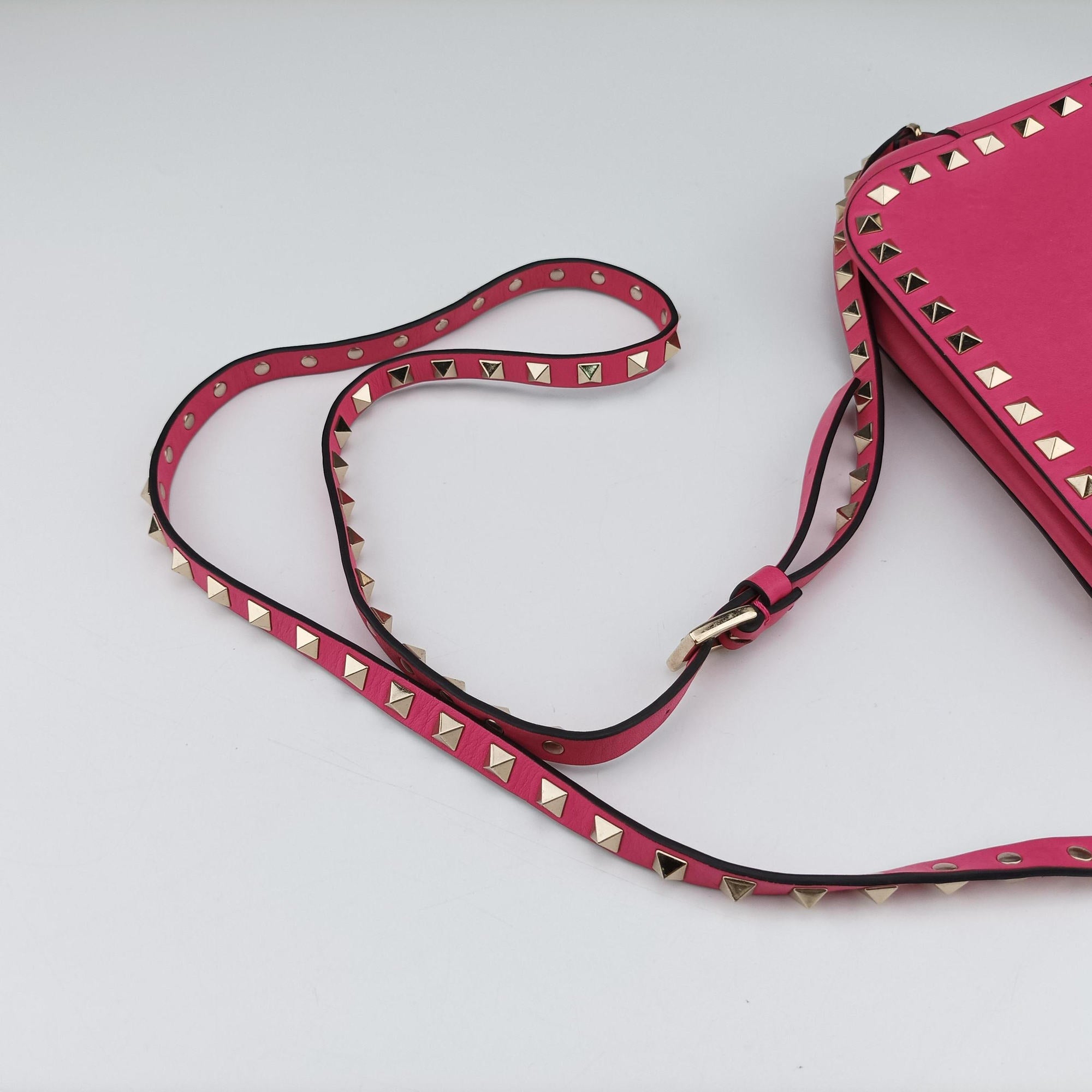 Pre-owned Valentino Rockstud Pink Leather  shoulderbag | stylenewstar