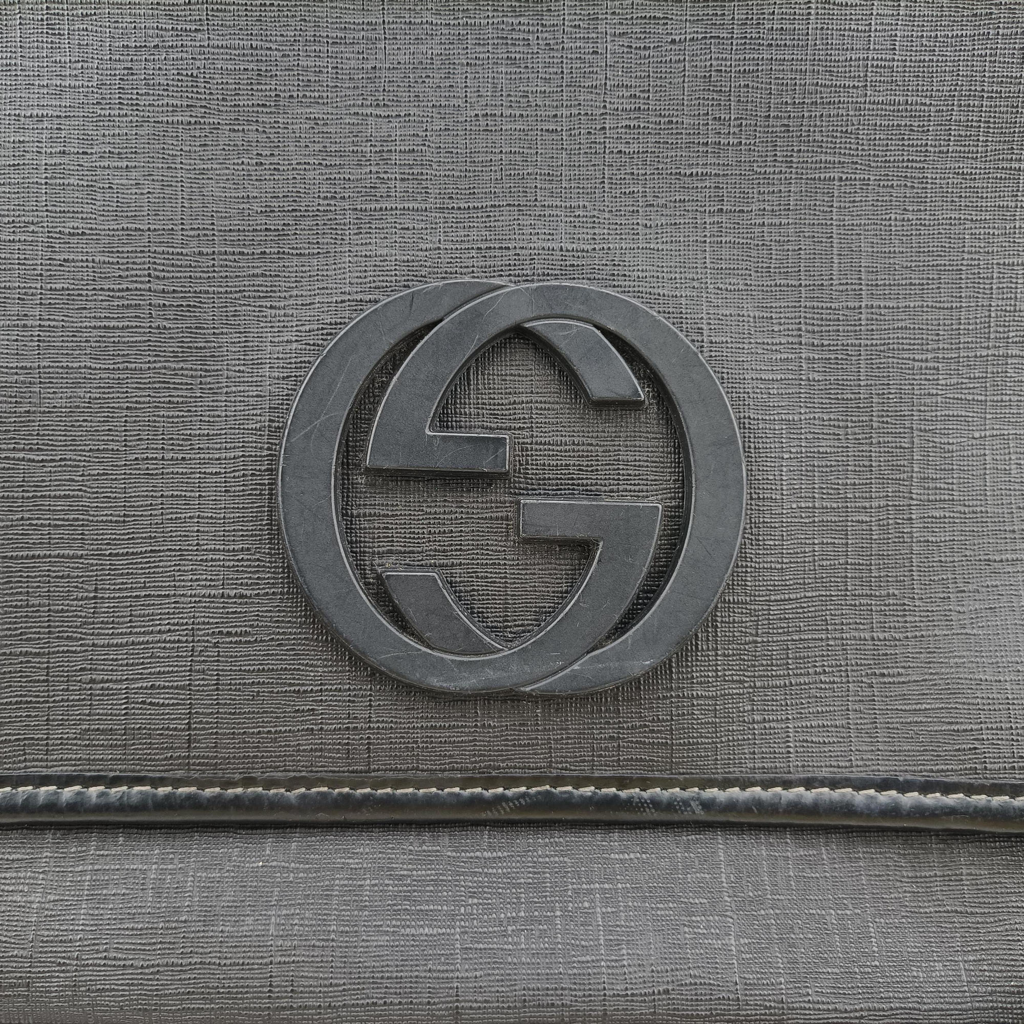 Pre-owned Gucci Interlocking G Messenger Black PVC coated canvas 223661 shoulderbag | stylenewstar