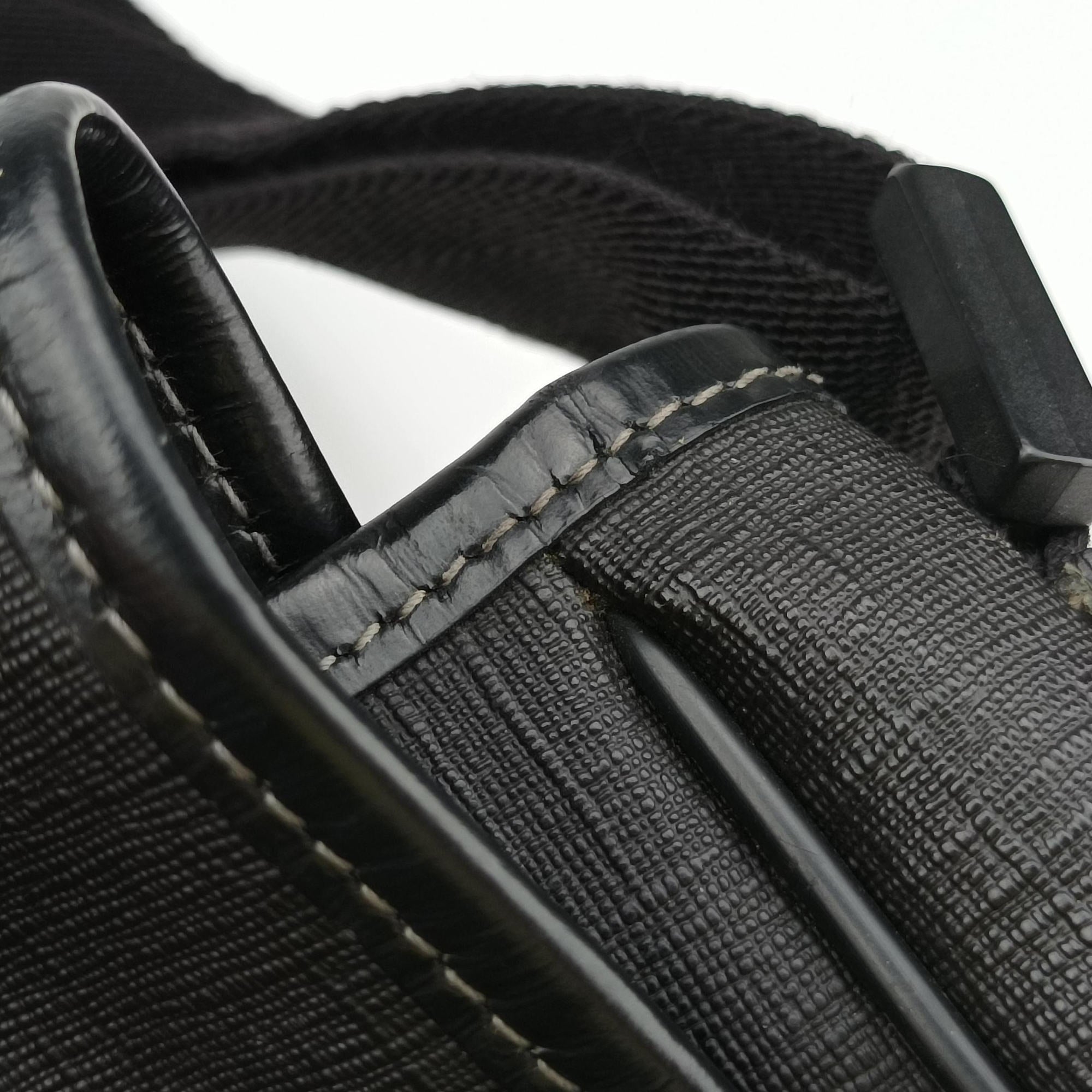Pre-owned Gucci Interlocking G Messenger Black PVC coated canvas 223661 shoulderbag | stylenewstar