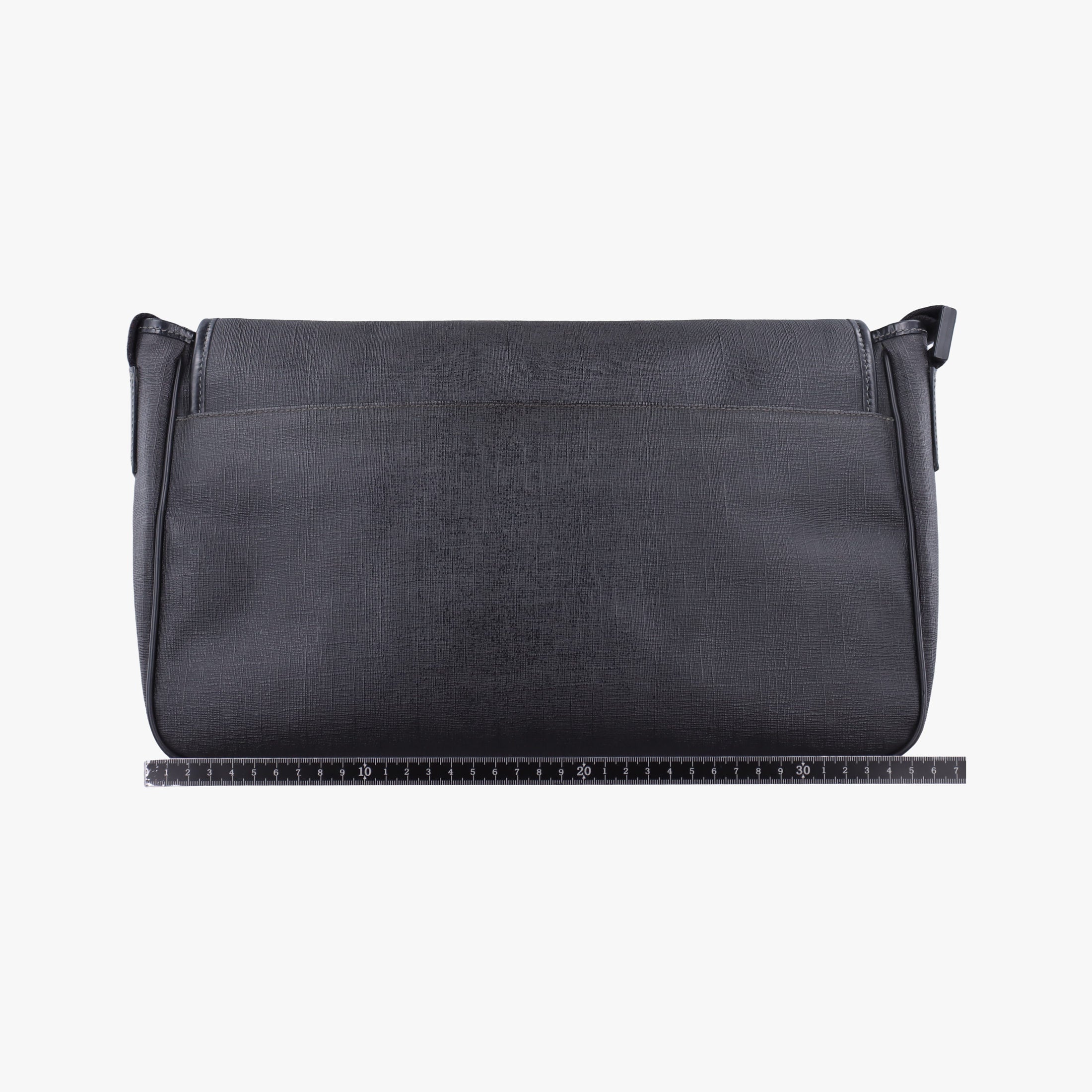 Pre-owned Gucci Interlocking G Messenger Black PVC coated canvas 223661 shoulderbag | stylenewstar