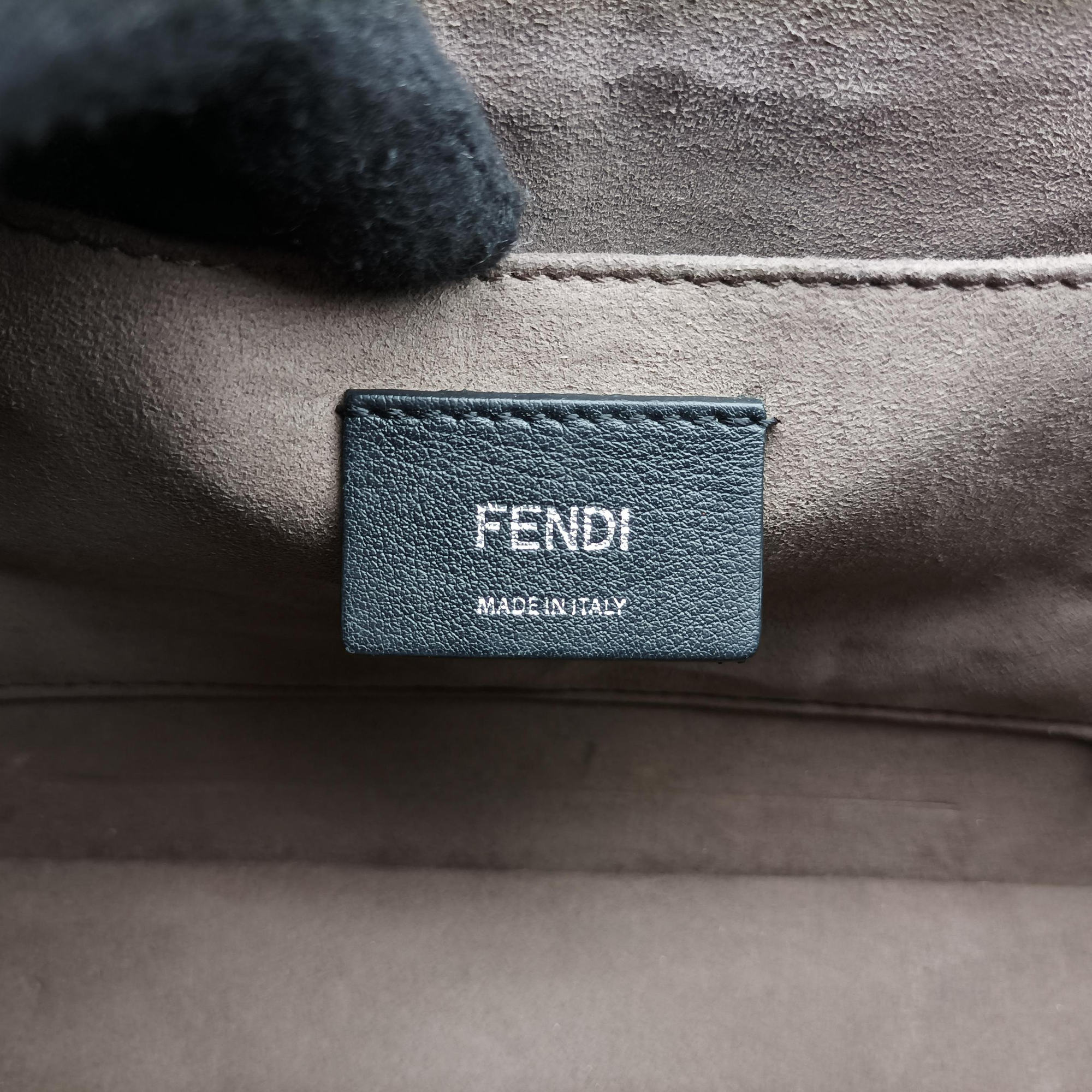 Secondhand Fendi Kan I F Black Leather 8BT284 shoulderbag | stylenewstar