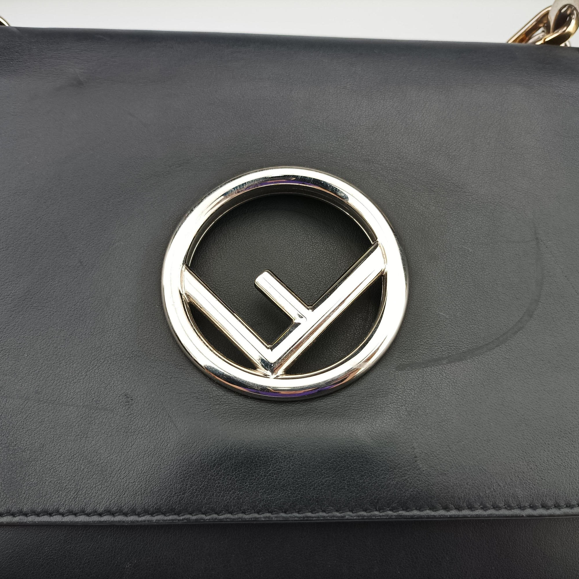 Secondhand Fendi Kan I F Black Leather 8BT284 shoulderbag | stylenewstar