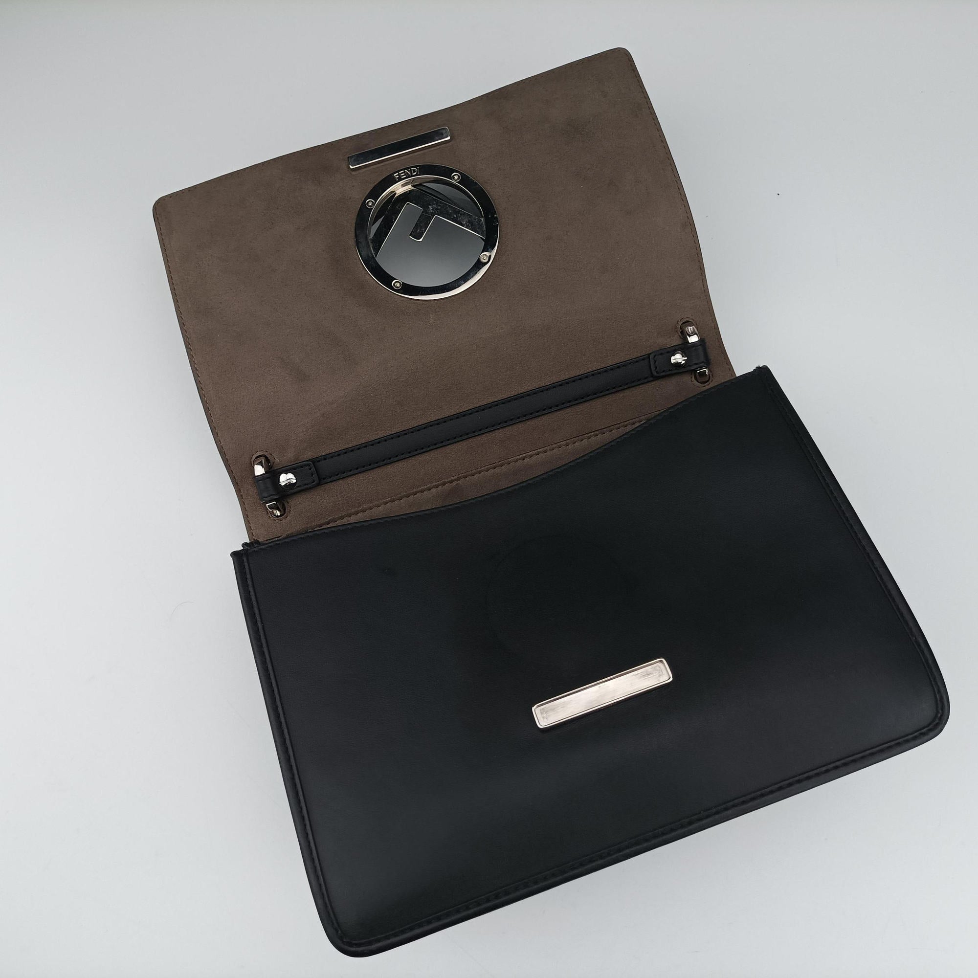 Secondhand Fendi Kan I F Black Leather 8BT284 shoulderbag | stylenewstar