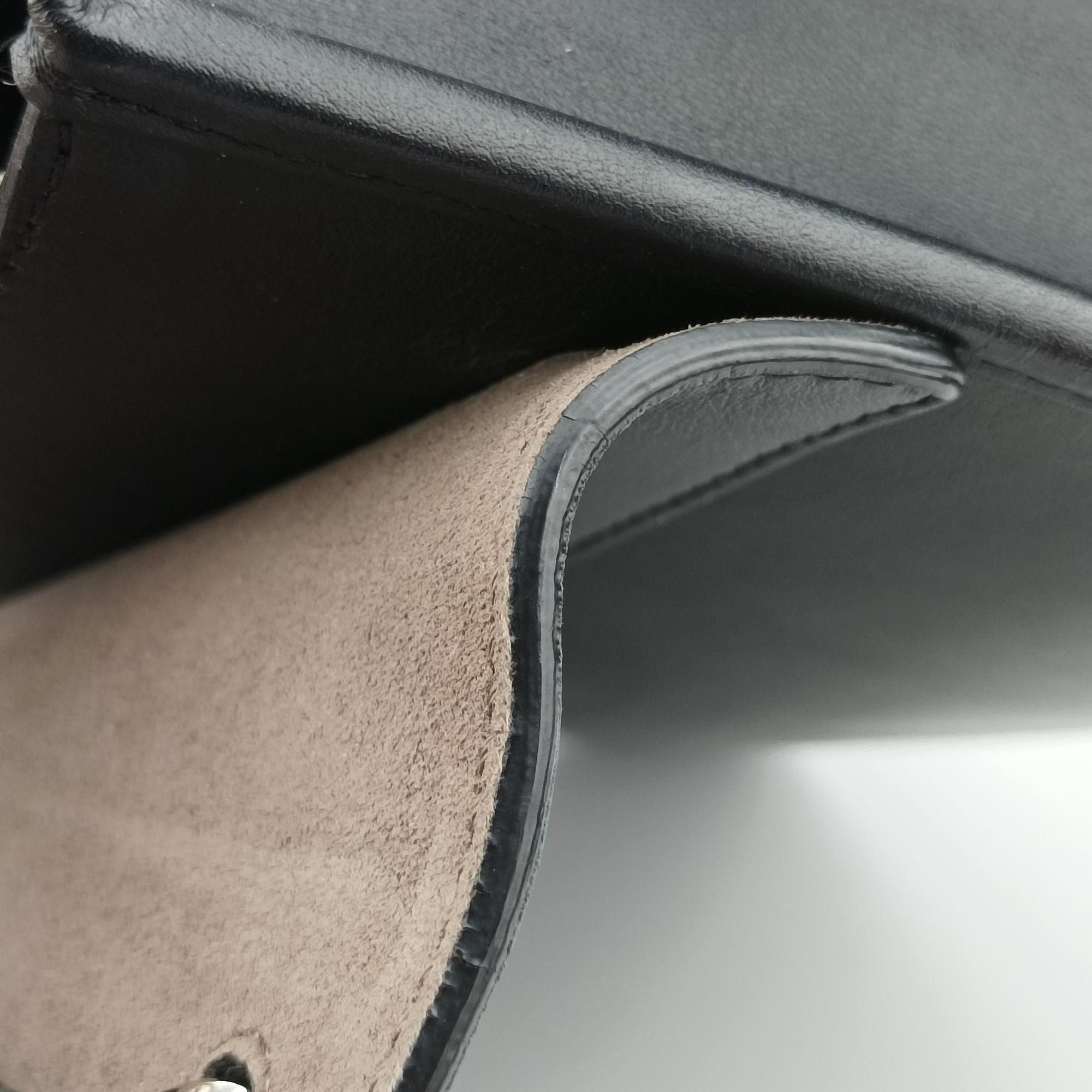 Secondhand Fendi Kan I F Black Leather 8BT284 shoulderbag | stylenewstar