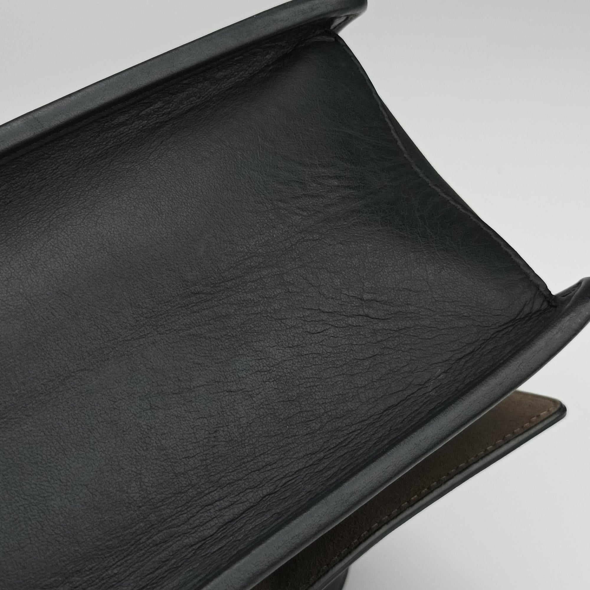 Secondhand Fendi Kan I F Black Leather 8BT284 shoulderbag | stylenewstar