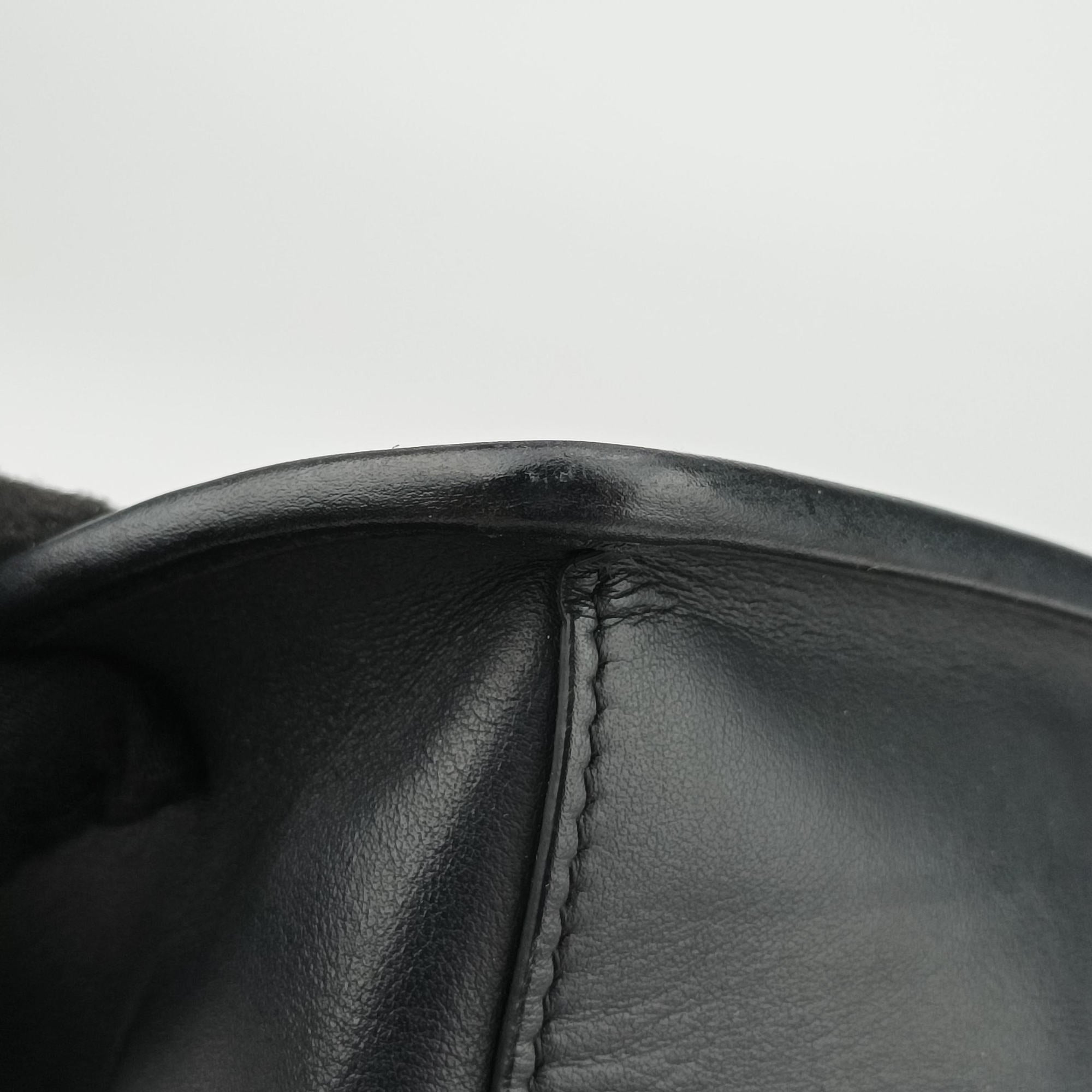 Secondhand Fendi Kan I F Black Leather 8BT284 shoulderbag | stylenewstar