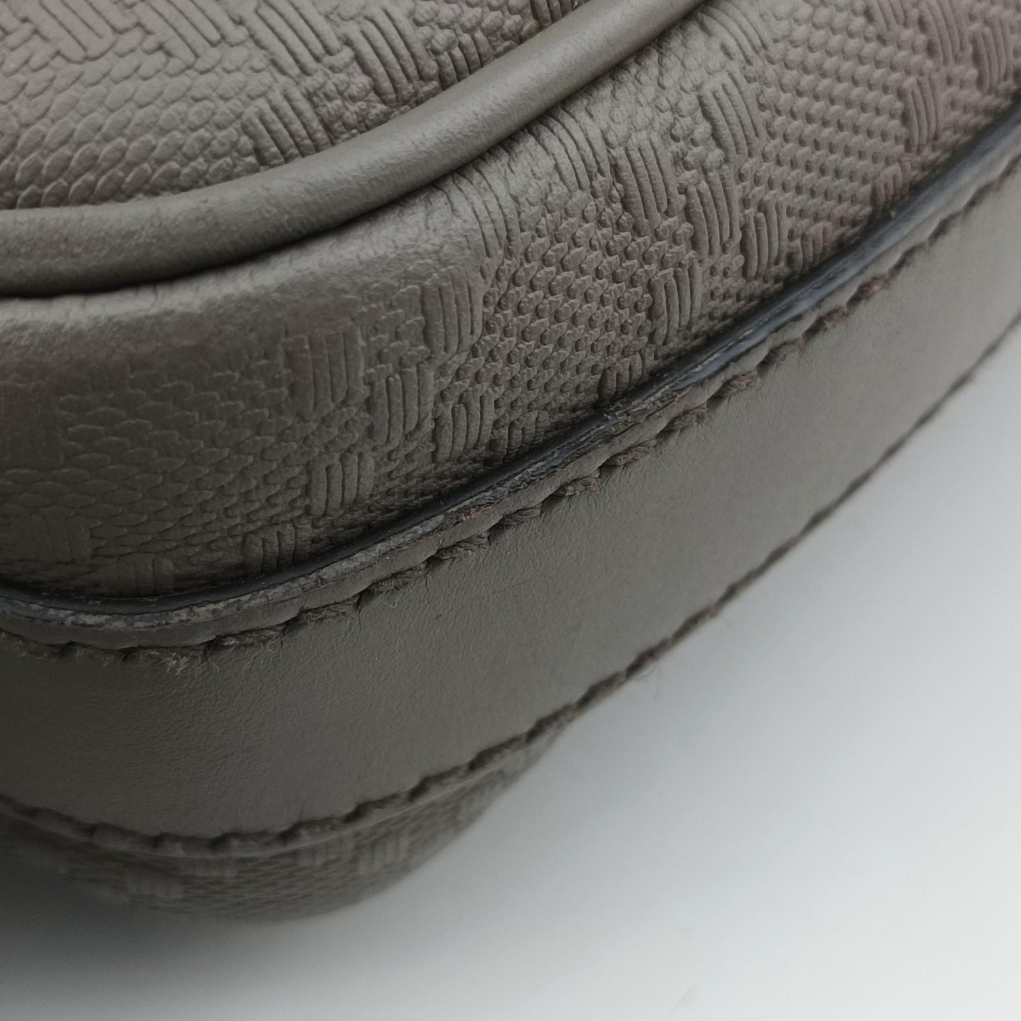 Pre-owned Gucci Diamante Grey leather 208463 shoulderbag | stylenewstar