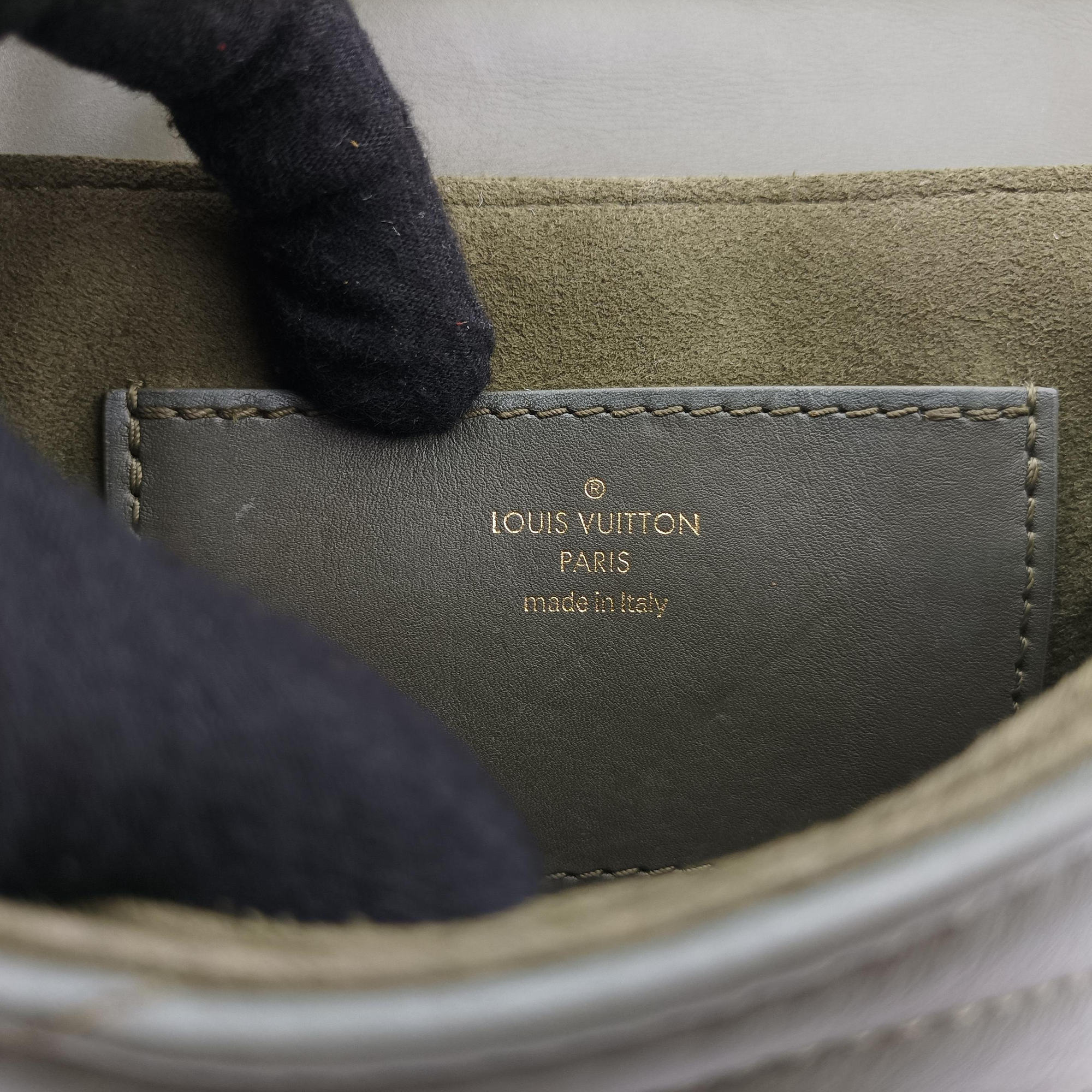 Pre-owned Louis Vuitton New Wave Multi Pochette Green Leather M56471 shoulderbag | stylenewstar