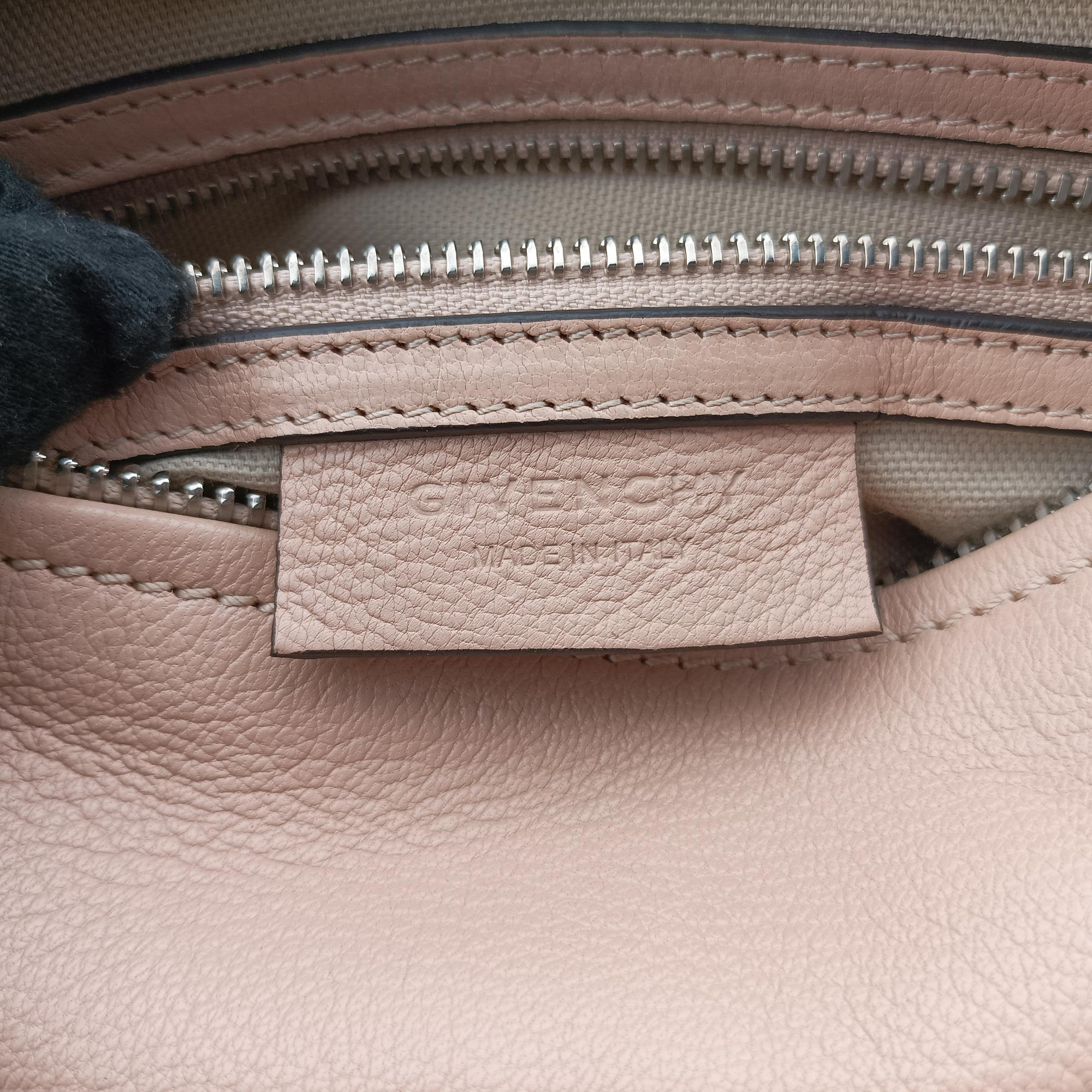 Pre-owned Givenchy Pandora beige leather  shoulderbag | stylenewstar