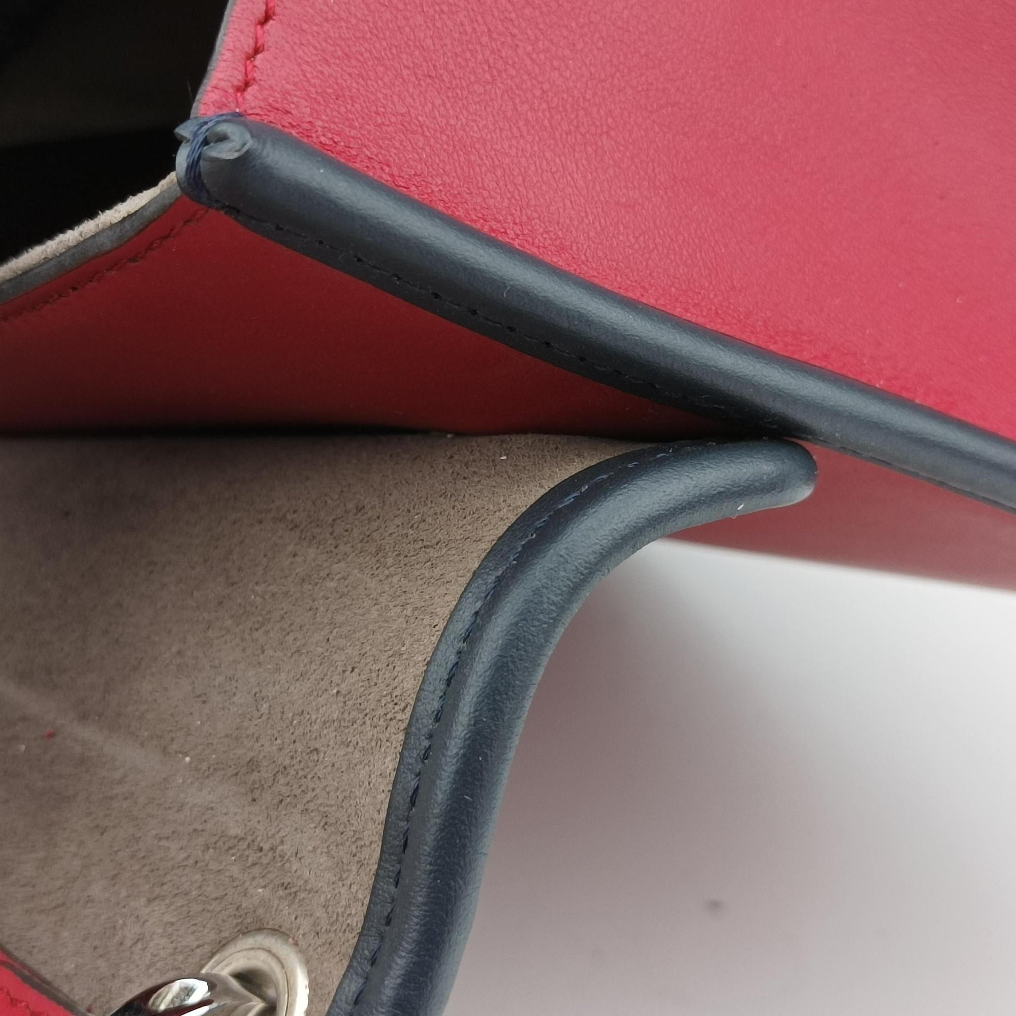 Pre-owned Fendi Kan I F Navy x Red x White Leather 8BT284 shoulderbag | stylenewstar