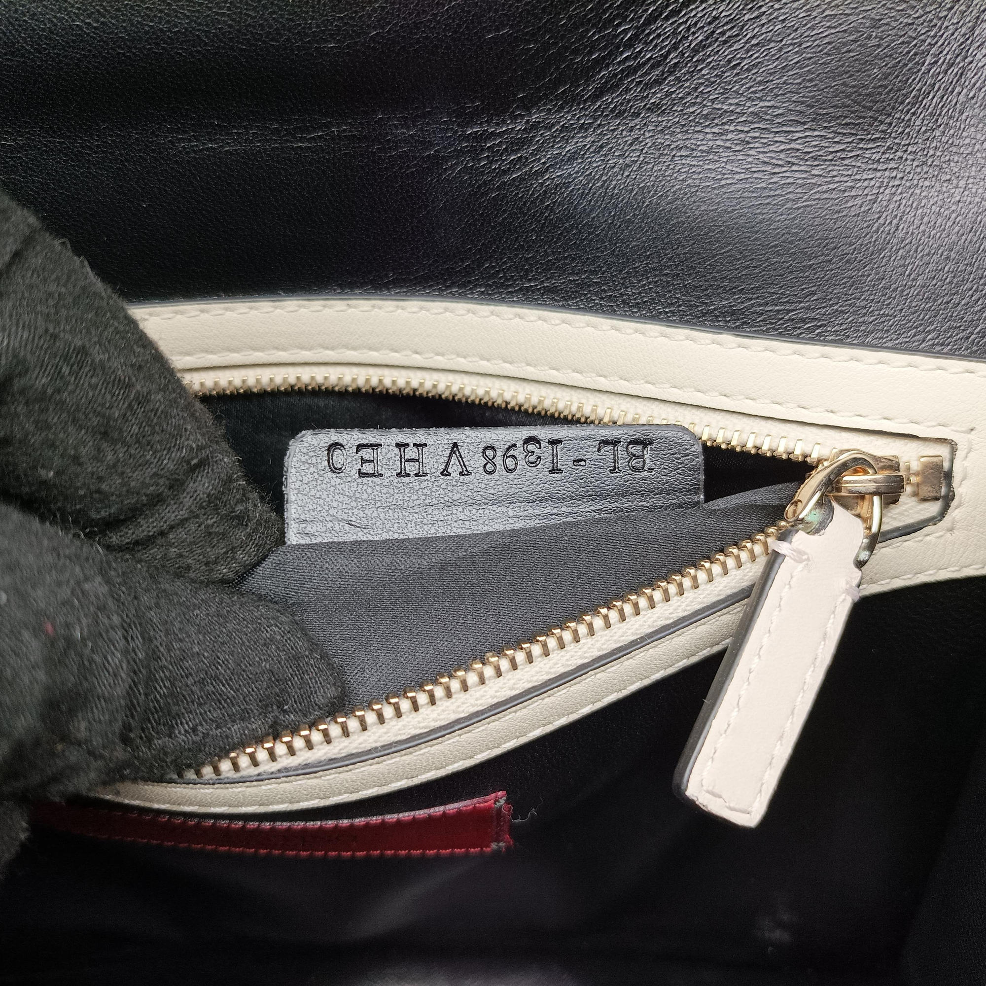 Pre-owned Valentino Rockstud Glam Lock White × Blue Leather  shoulderbag | stylenewstar