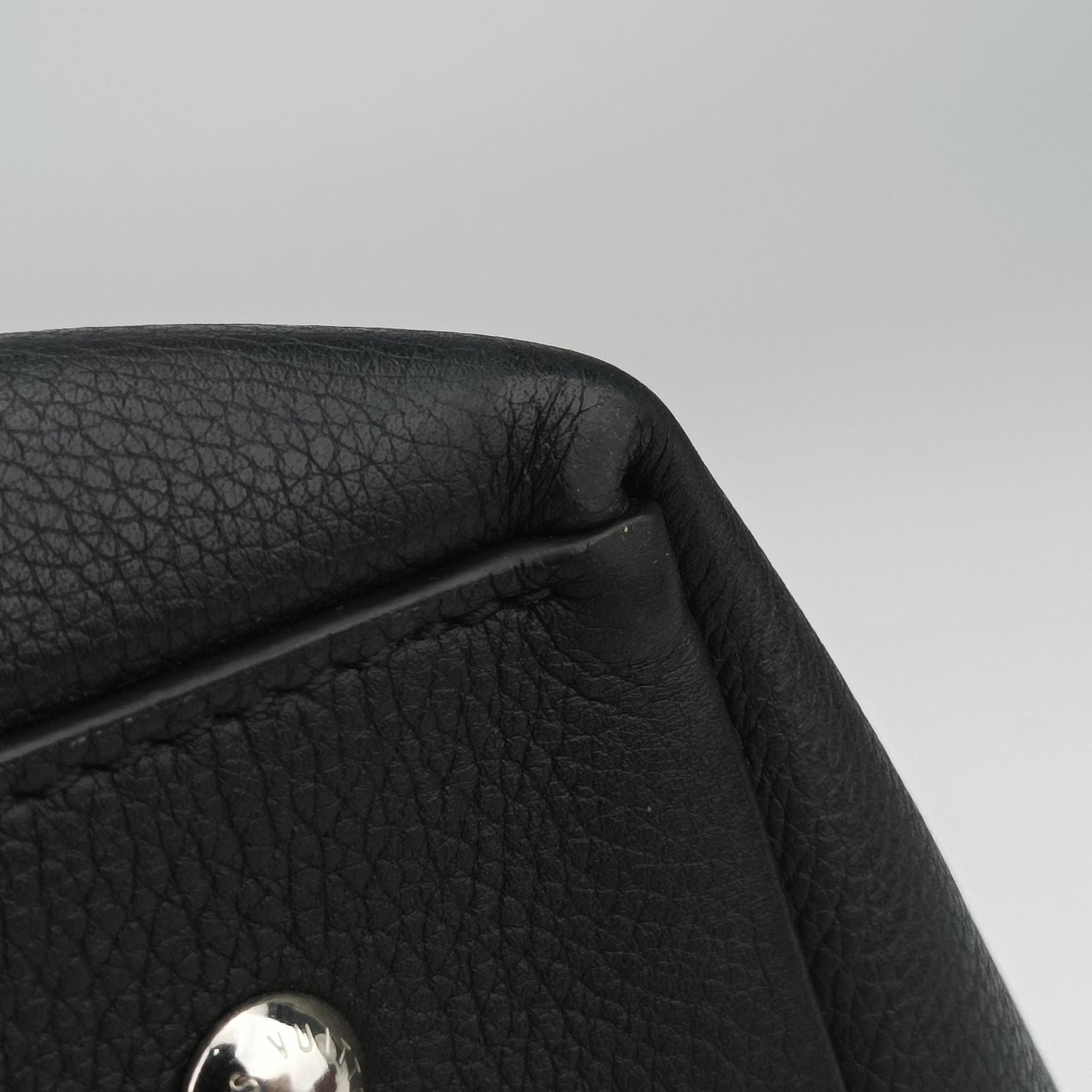 Pre-owned Louis Vuitton Lockme Day 	Noir Grained Calf Leather M53730 handbag | stylenewstar