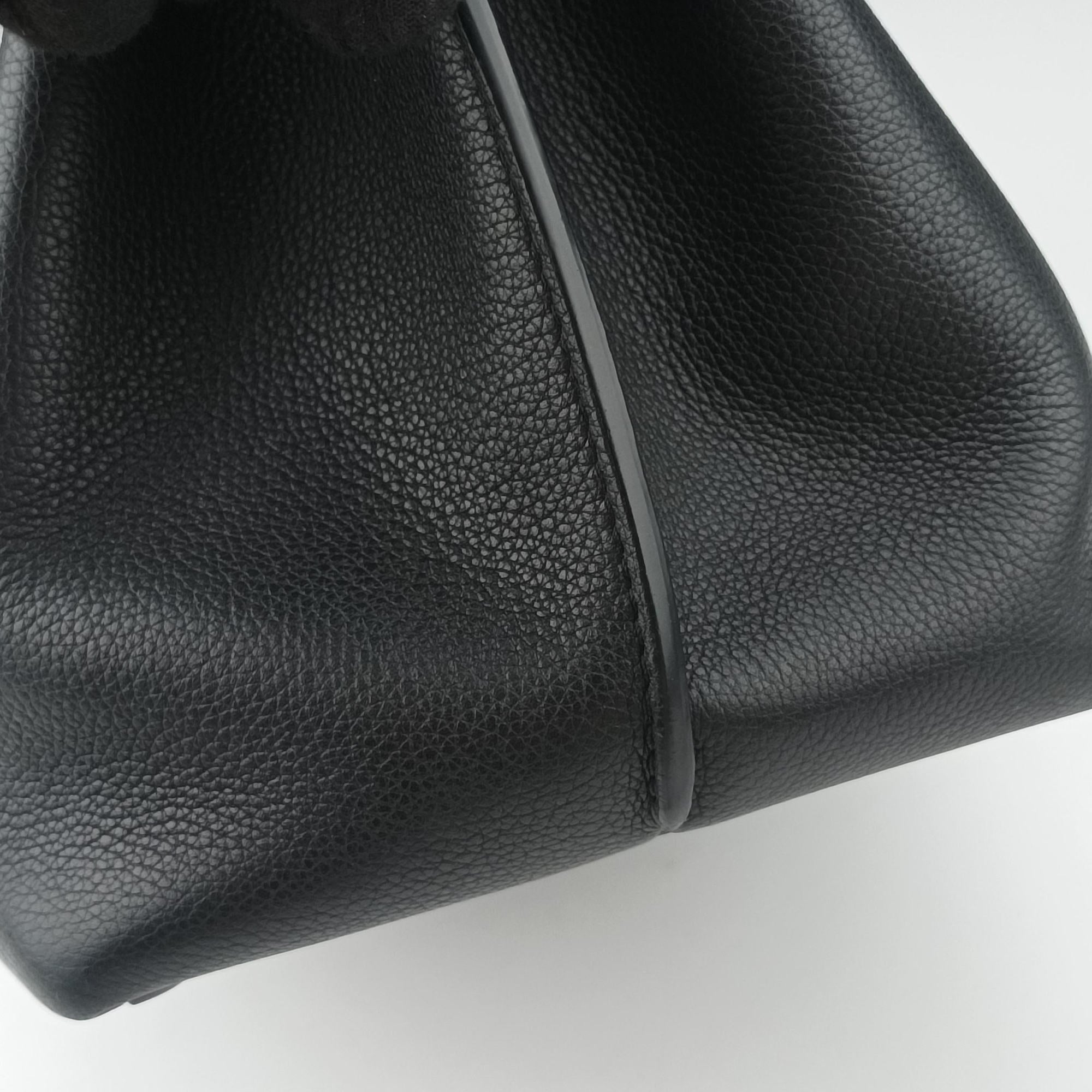 Pre-owned Louis Vuitton Lockme Day 	Noir Grained Calf Leather M53730 handbag | stylenewstar