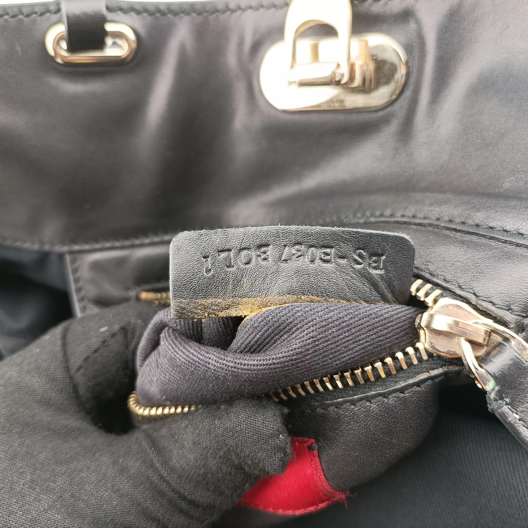 Pre-owned Valentino Rockstud Black Leather  shoulderbag | stylenewstar