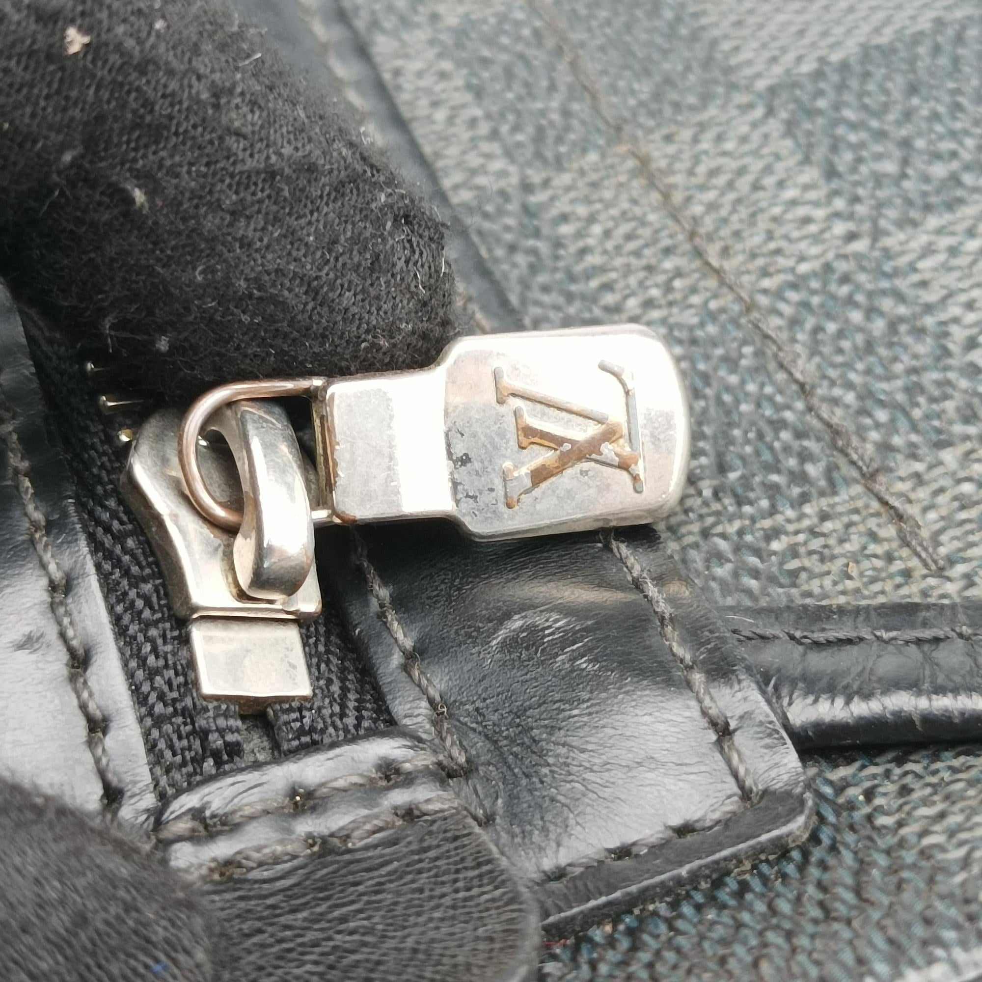 Pre-owned Louis Vuitton DANIEL MM Noir Damier GRAPHITE N58029 shoulderbag | stylenewstar