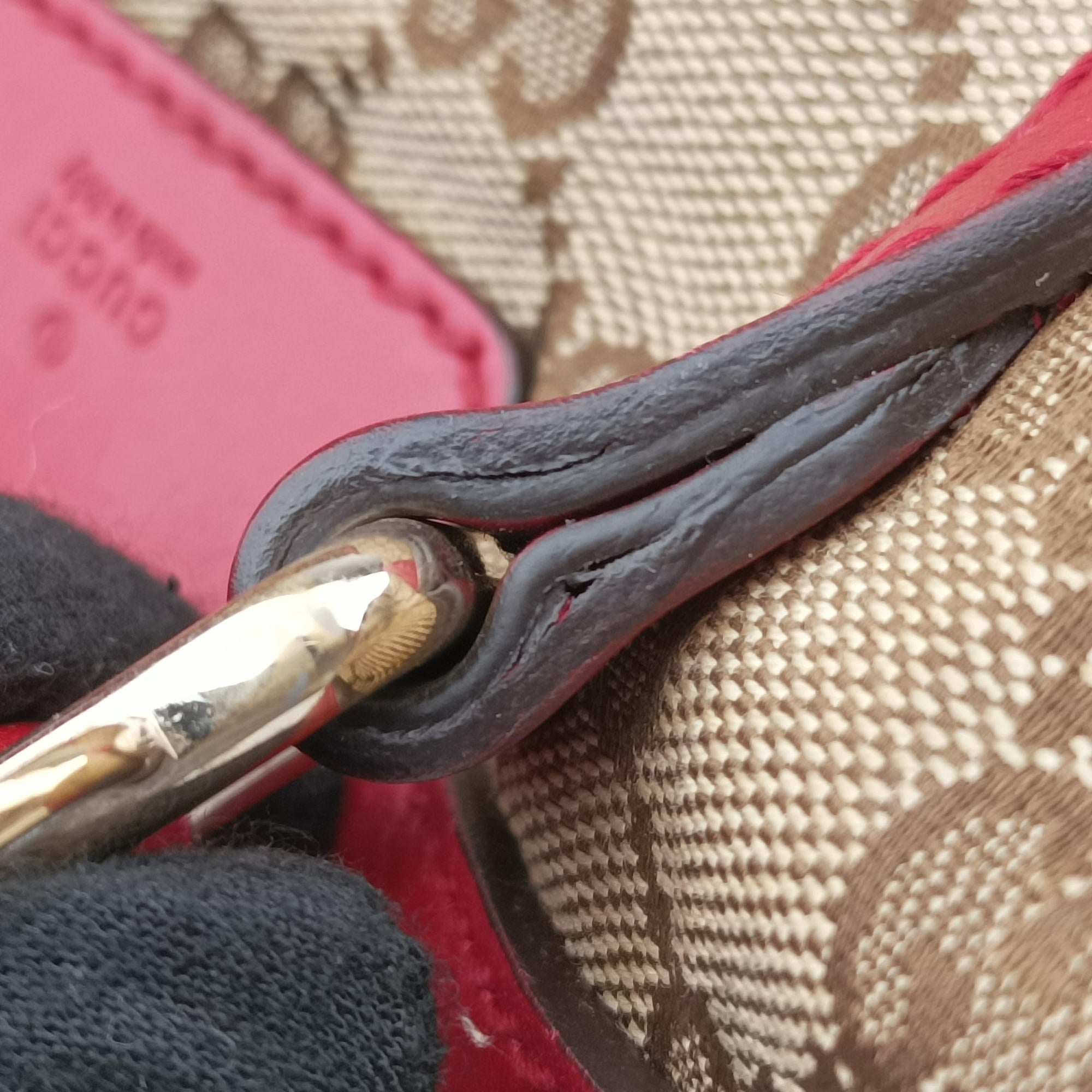 Pre-owned Gucci Sherry Line khaki×red canvas×leather 269876 shoulderbag | stylenewstar