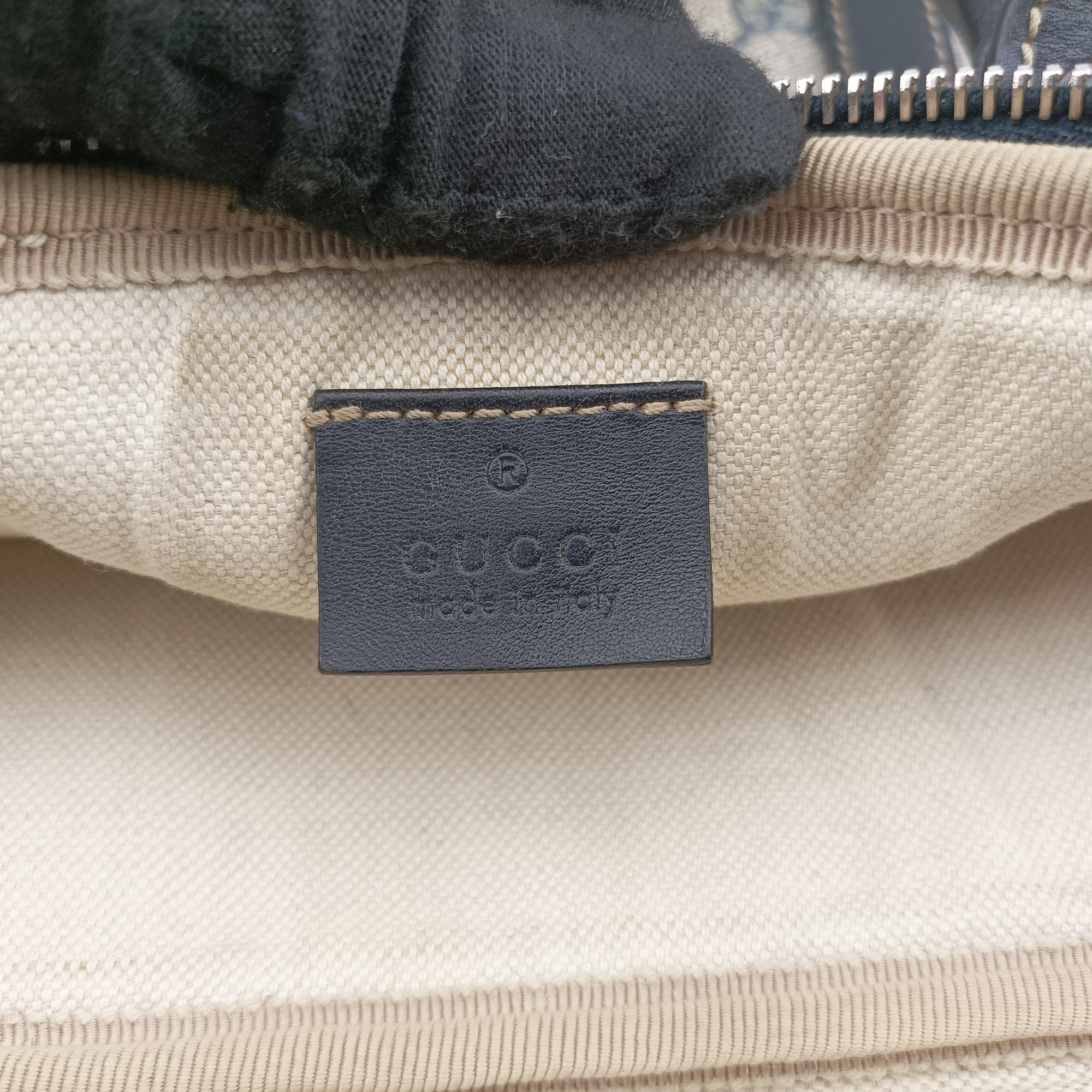 Vintage Gucci GG Supreme Briefcase Business Beige×Navy PVC coated canvas×Leather 223667 handbag | stylenewstar
