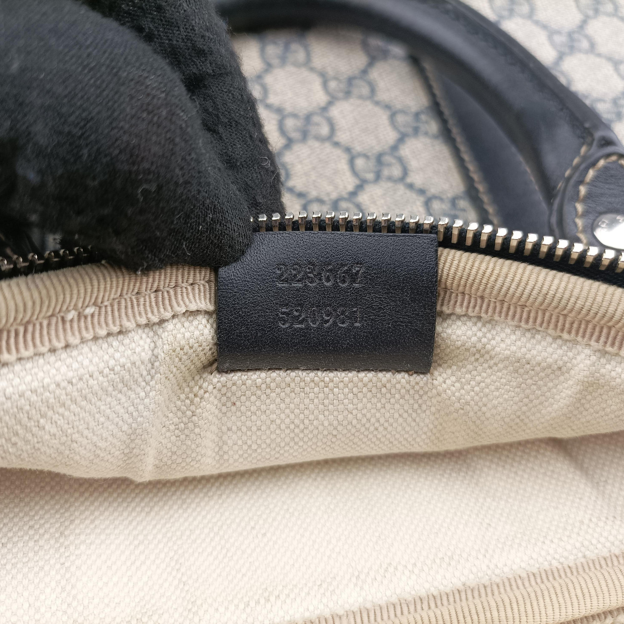 Vintage Gucci GG Supreme Briefcase Business Beige×Navy PVC coated canvas×Leather 223667 handbag | stylenewstar