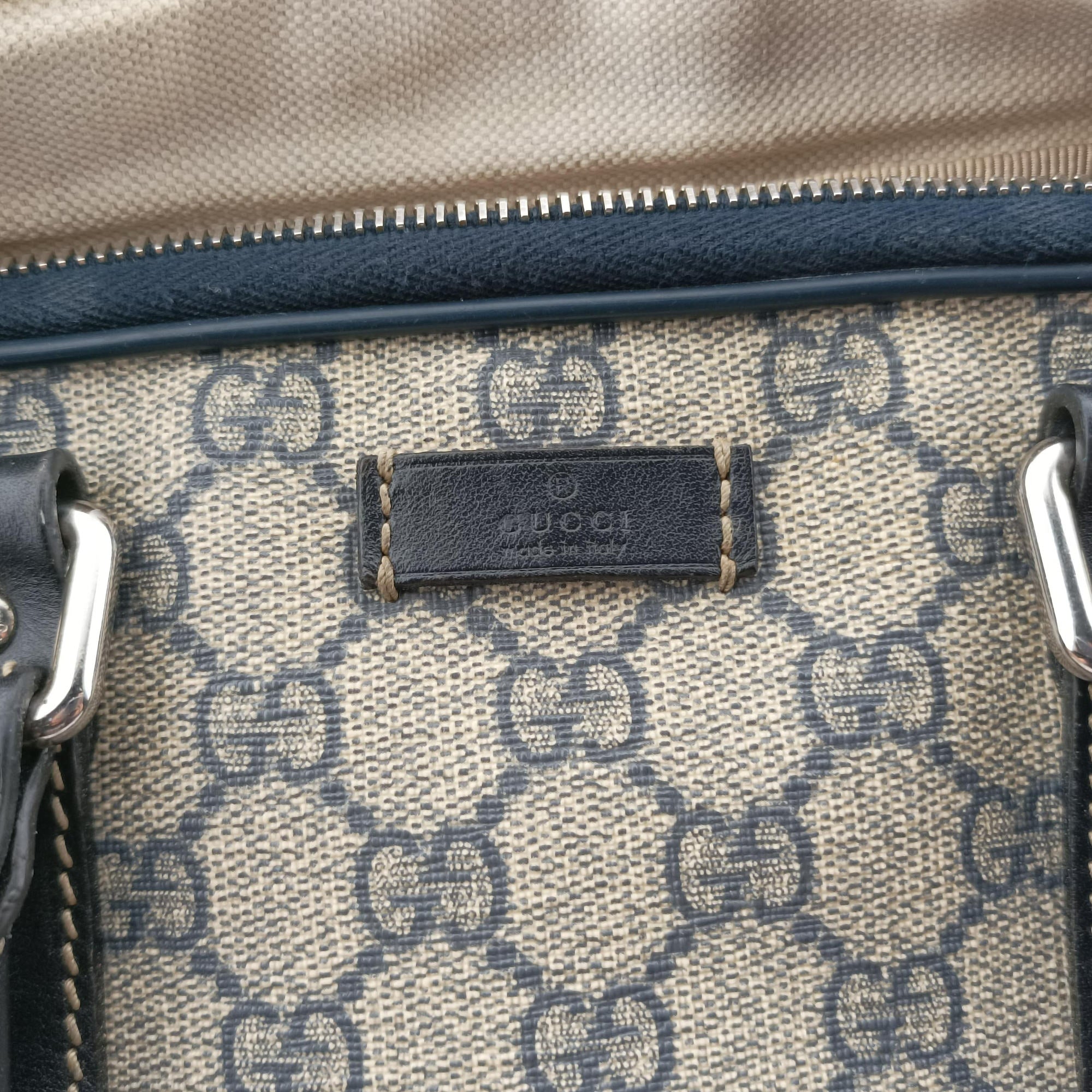 Vintage Gucci GG Supreme Briefcase Business Beige×Navy PVC coated canvas×Leather 223667 handbag | stylenewstar