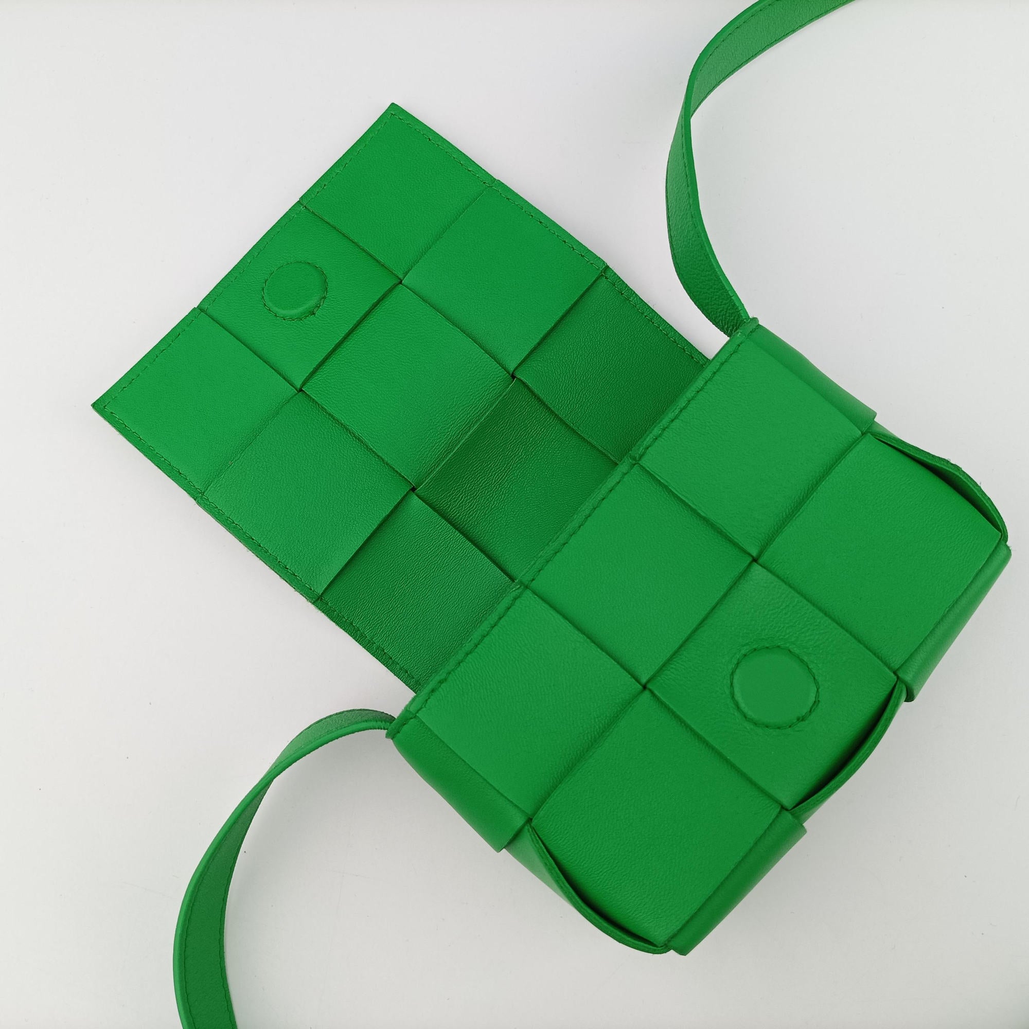 Pre-owned Bottega Veneta candy cassette Green lambskin  shoulderbag | stylenewstar